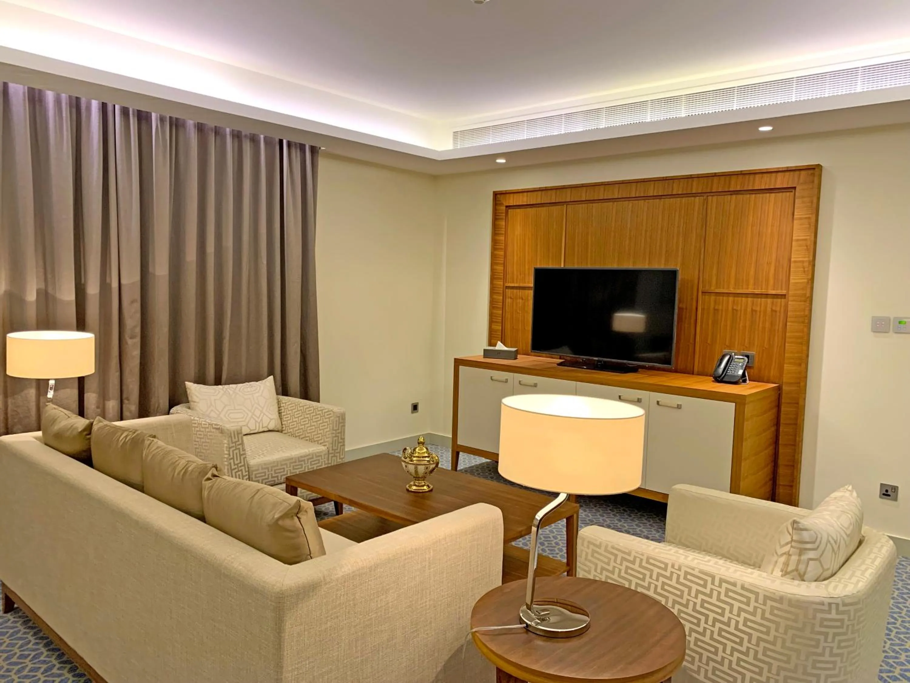 Communal lounge/ TV room in Grand Swiss-Belhotel Waterfront Seef