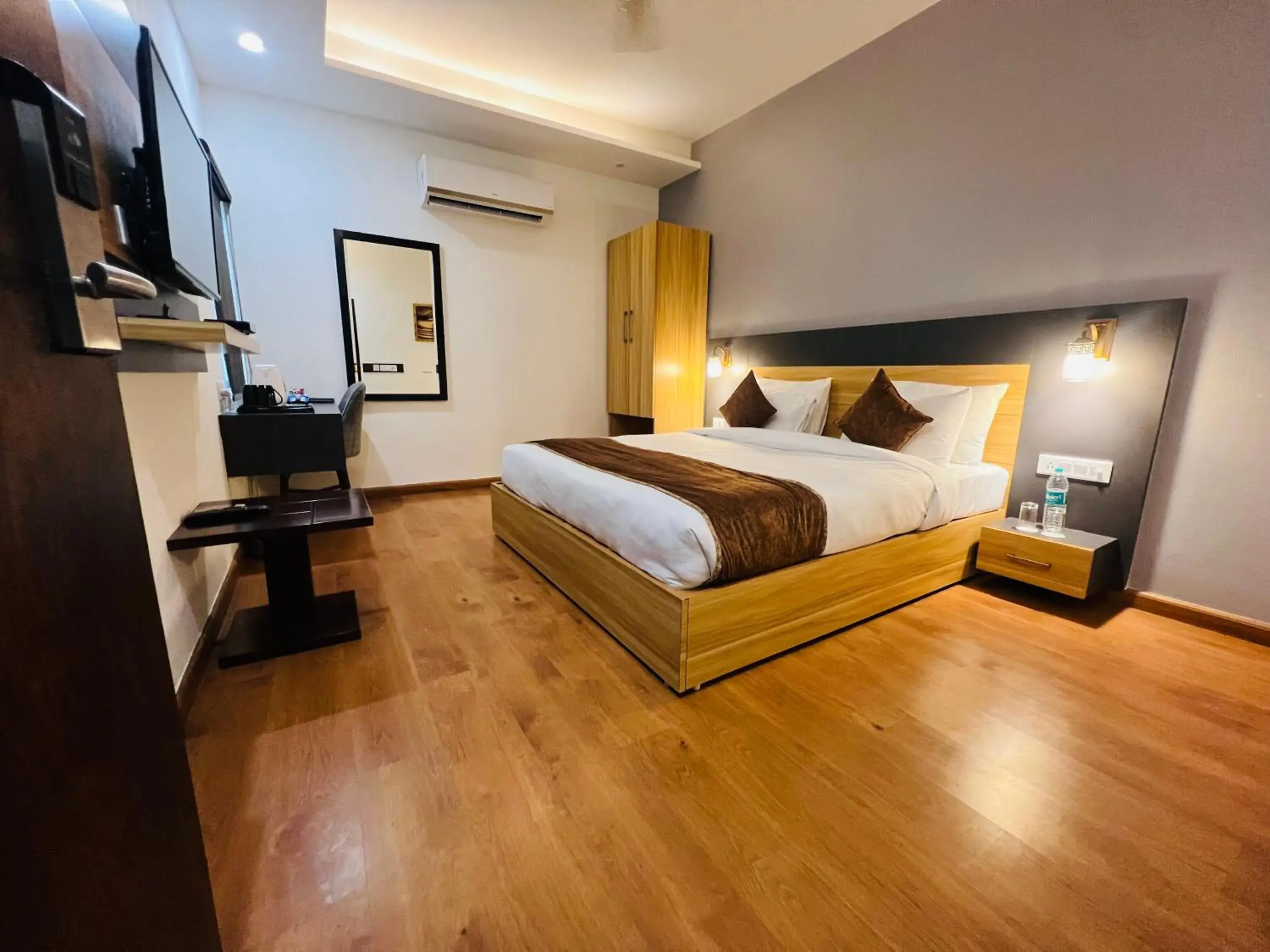 Deluxe Room - single occupancy in Paras inn Deluxe Room - single occupancy in Paras inn