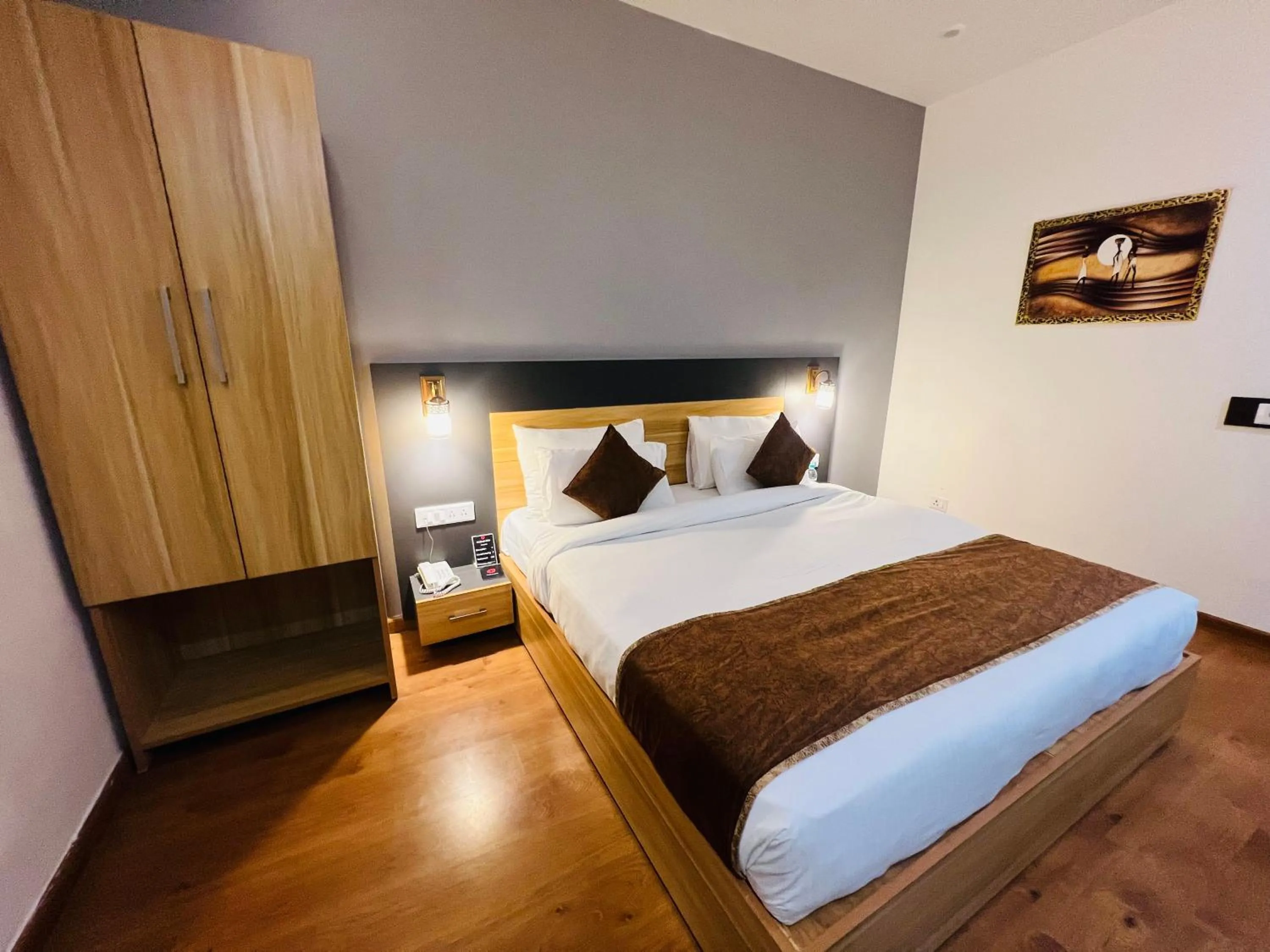 Bathroom, Bed in Paras inn