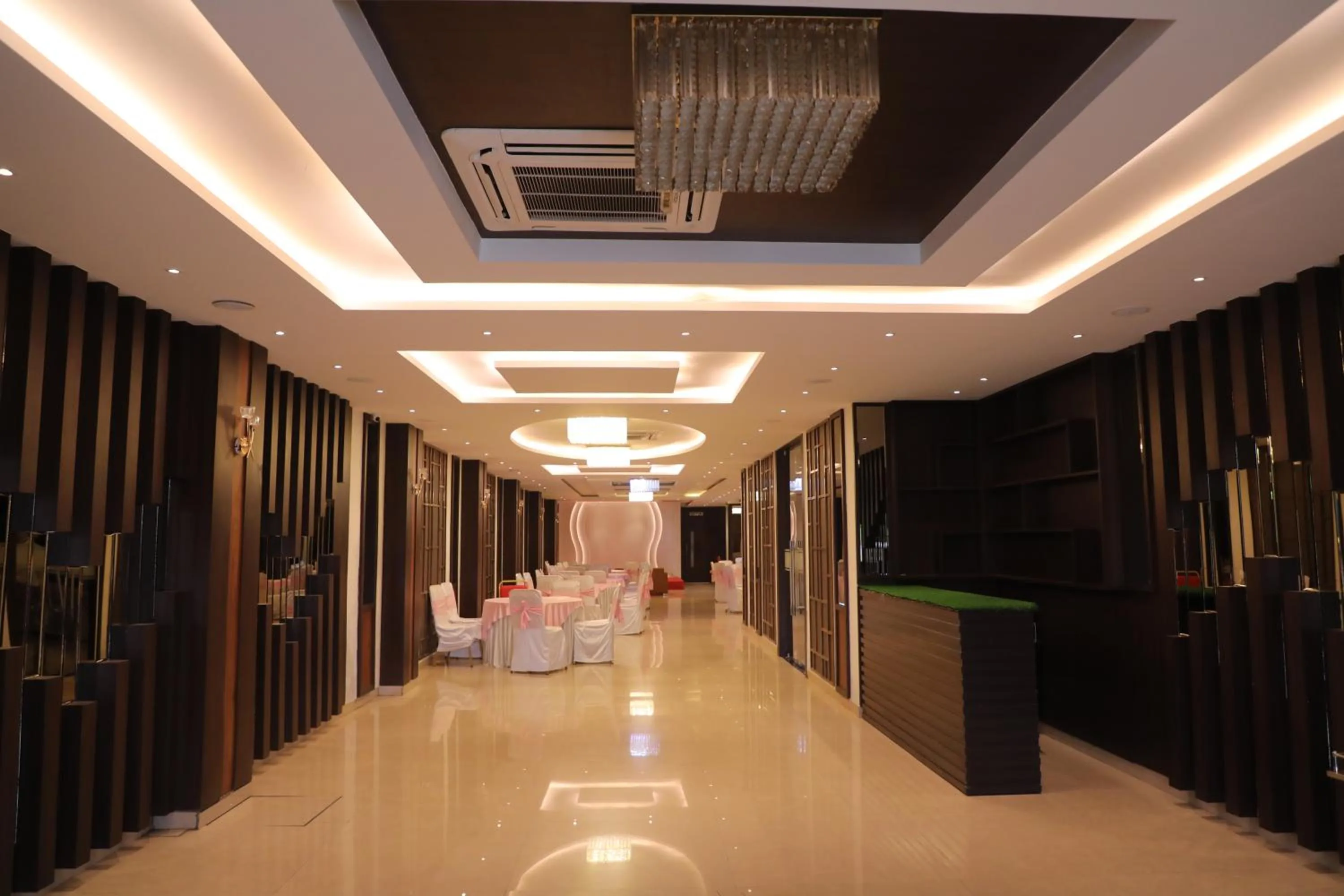 Banquet/Function facilities in Paras inn