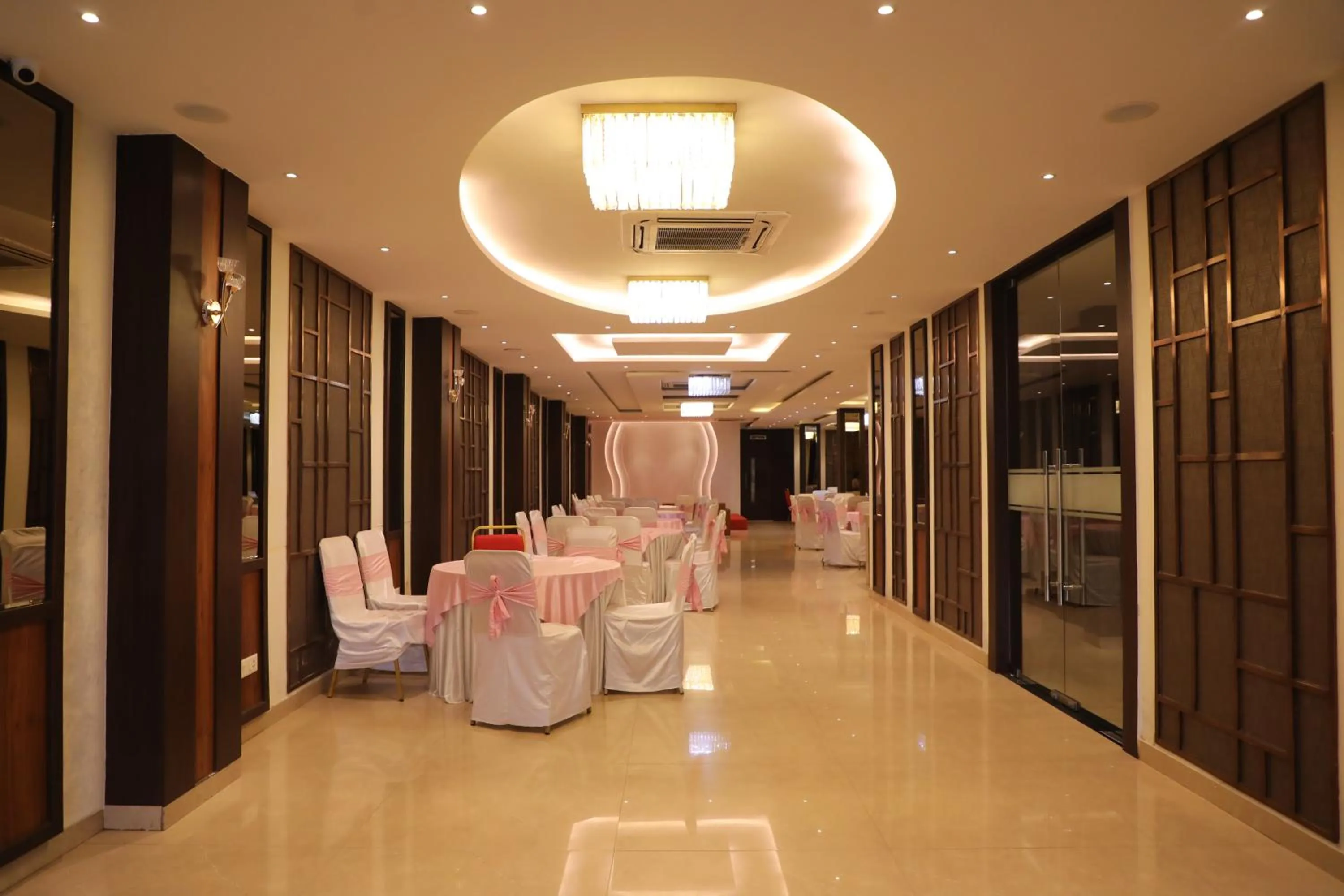 Banquet/Function facilities in Paras inn