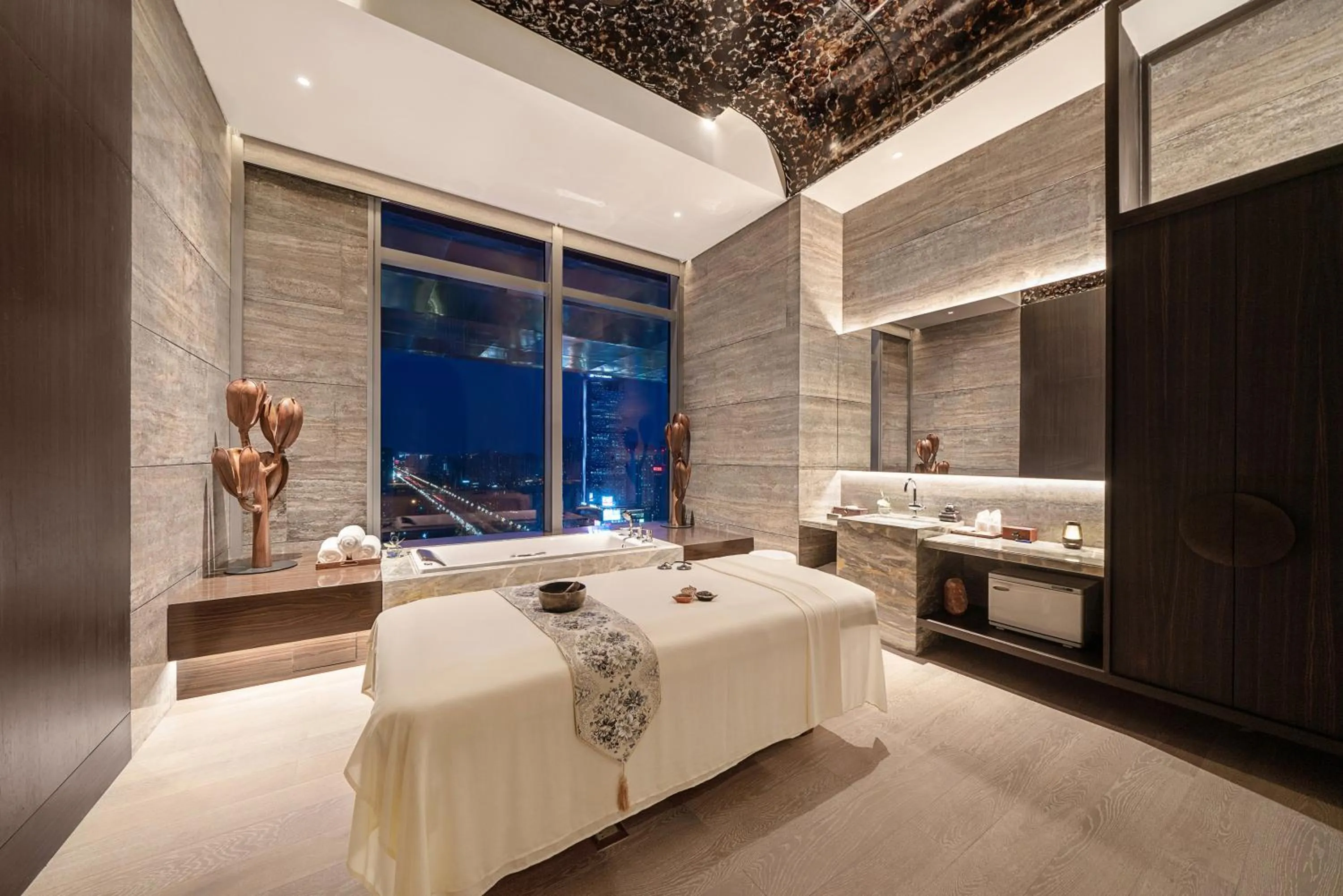 Massage, Bed in Grand Bay Hotel Chengdu