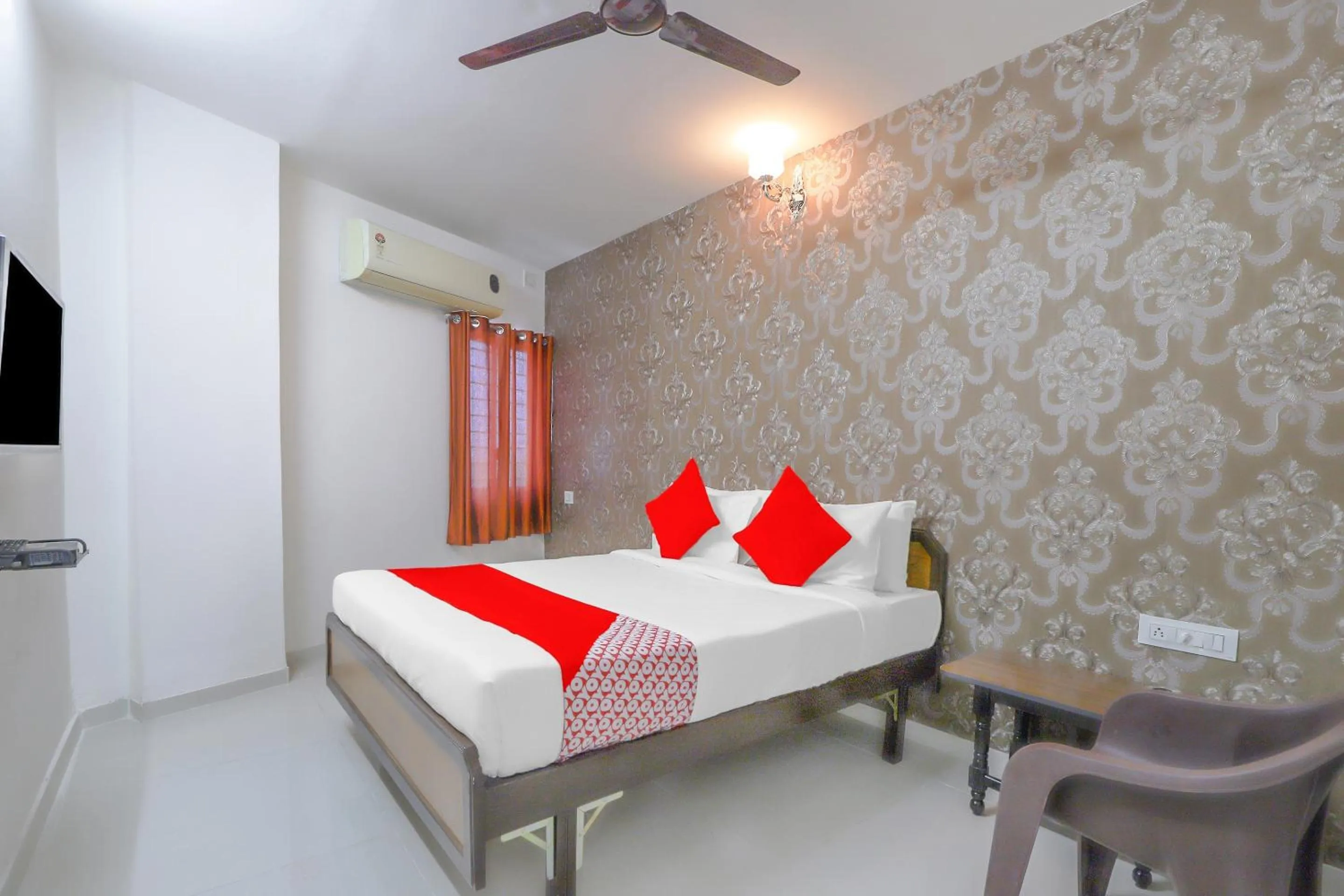 Bedroom, Bed in Hotel O Shiva