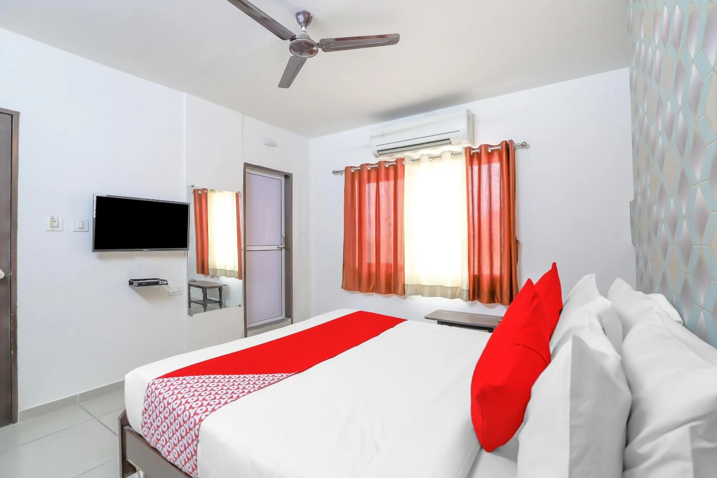 Bedroom, Bed in Hotel O Shiva