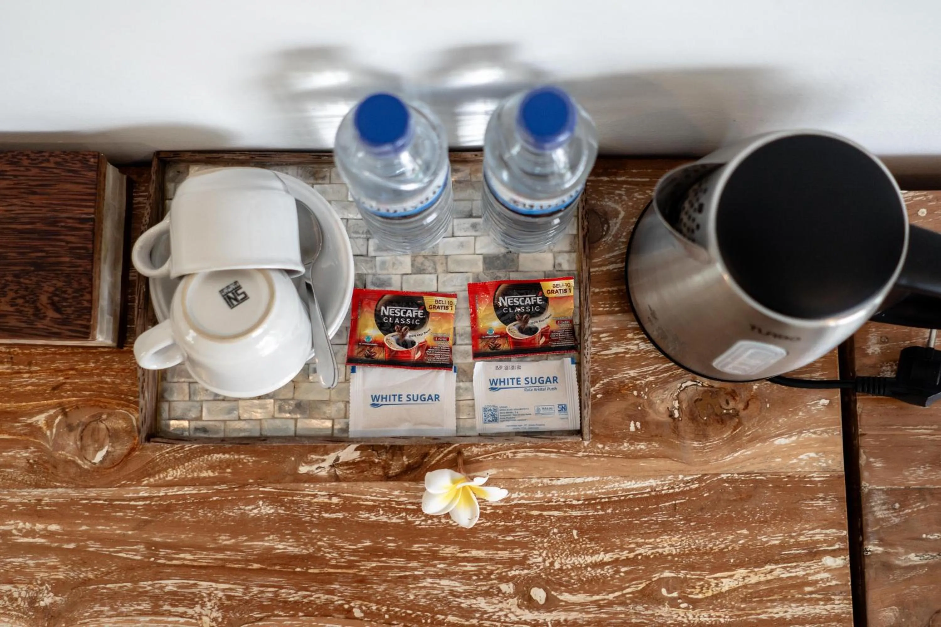 Coffee/tea facilities in The Eight Villa & Rooms Bali - Seminyak