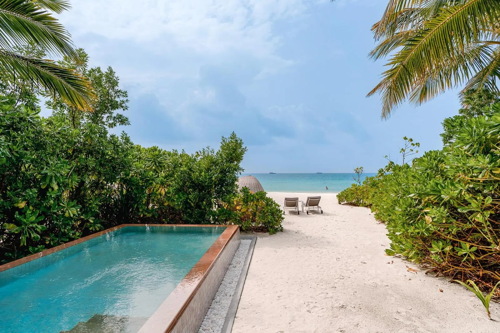 Beach in Kuda Villingili Maldives, Free Return Transfers 03 nights & above