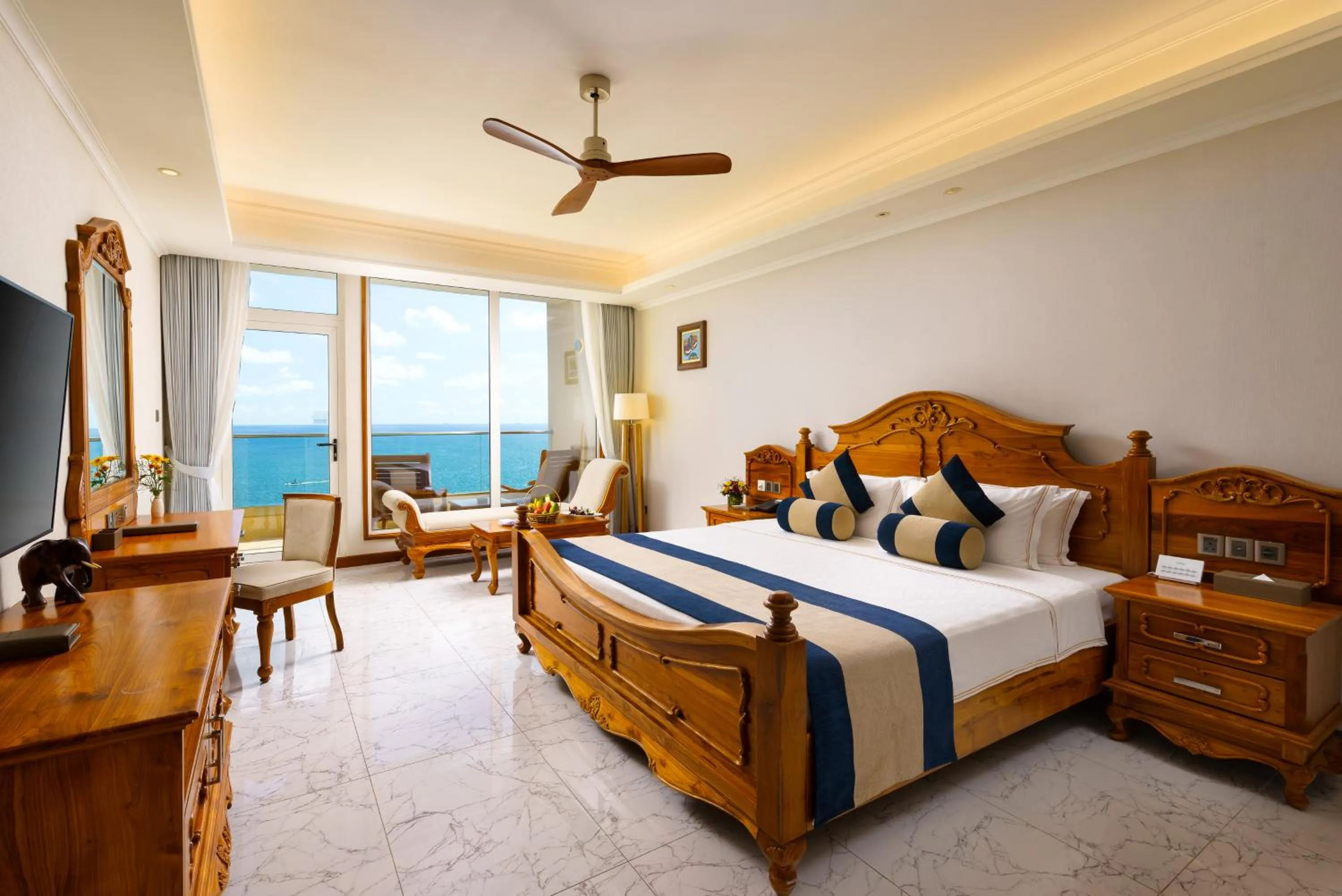 Bed in Araliya Beach Resort & Spa Unawatuna- Where you meet the sea all year