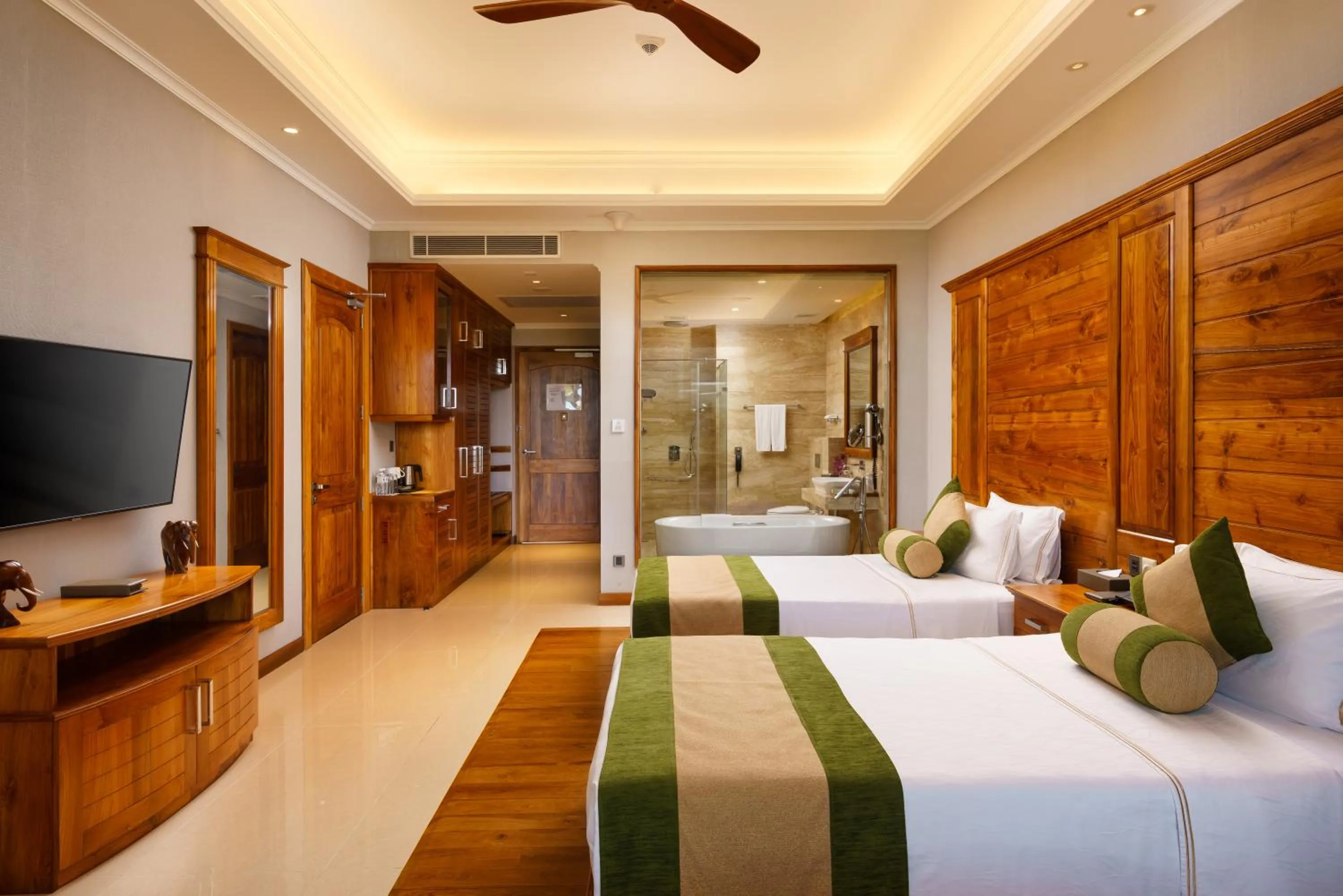 Photo of the whole room, Bed in Araliya Beach Resort & Spa Unawatuna- Where you meet the sea all year