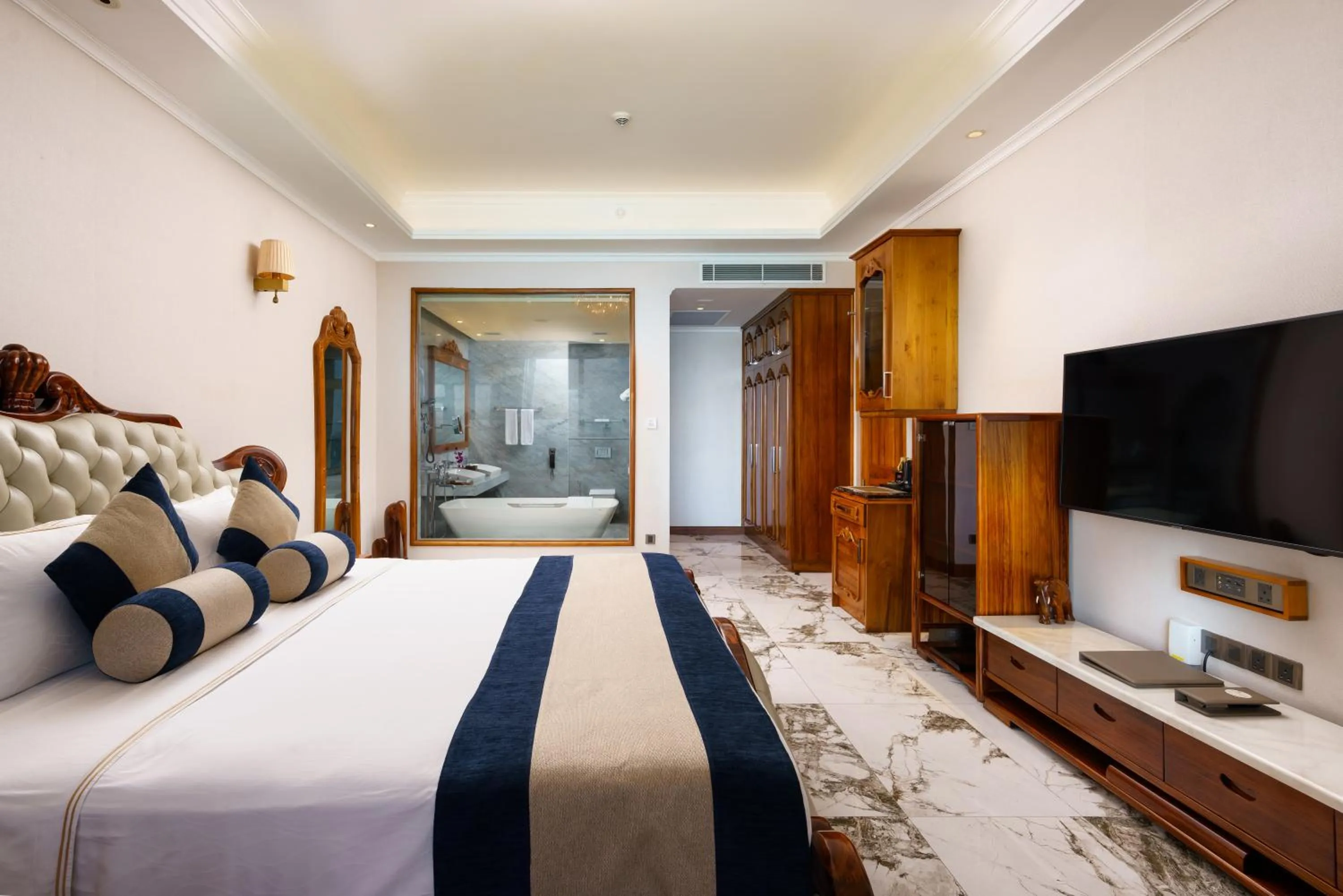 Bedroom, Bed in Araliya Beach Resort & Spa Unawatuna- Where you meet the sea all year
