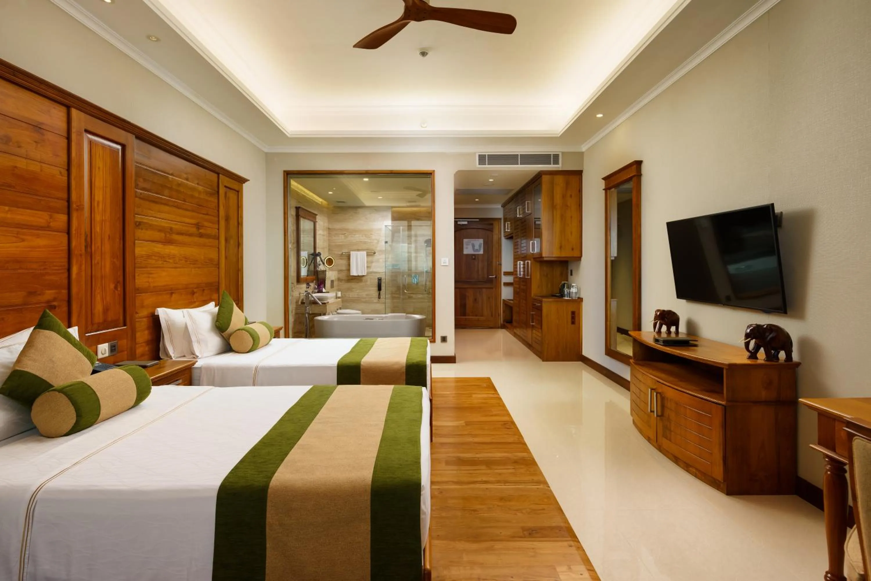 Photo of the whole room, Bed in Araliya Beach Resort & Spa Unawatuna- Where you meet the sea all year