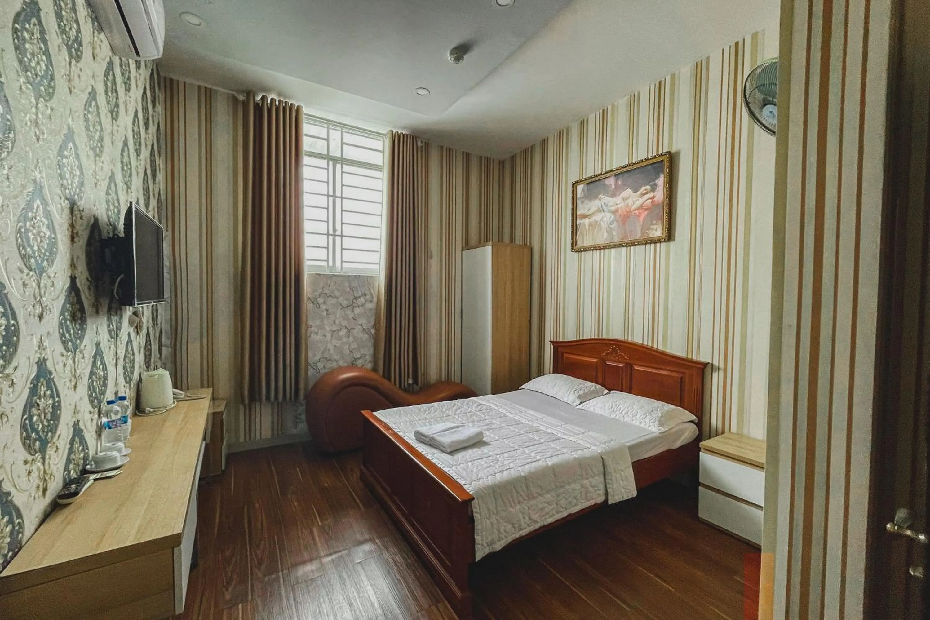 Bedroom, Bed in Sky Hotel