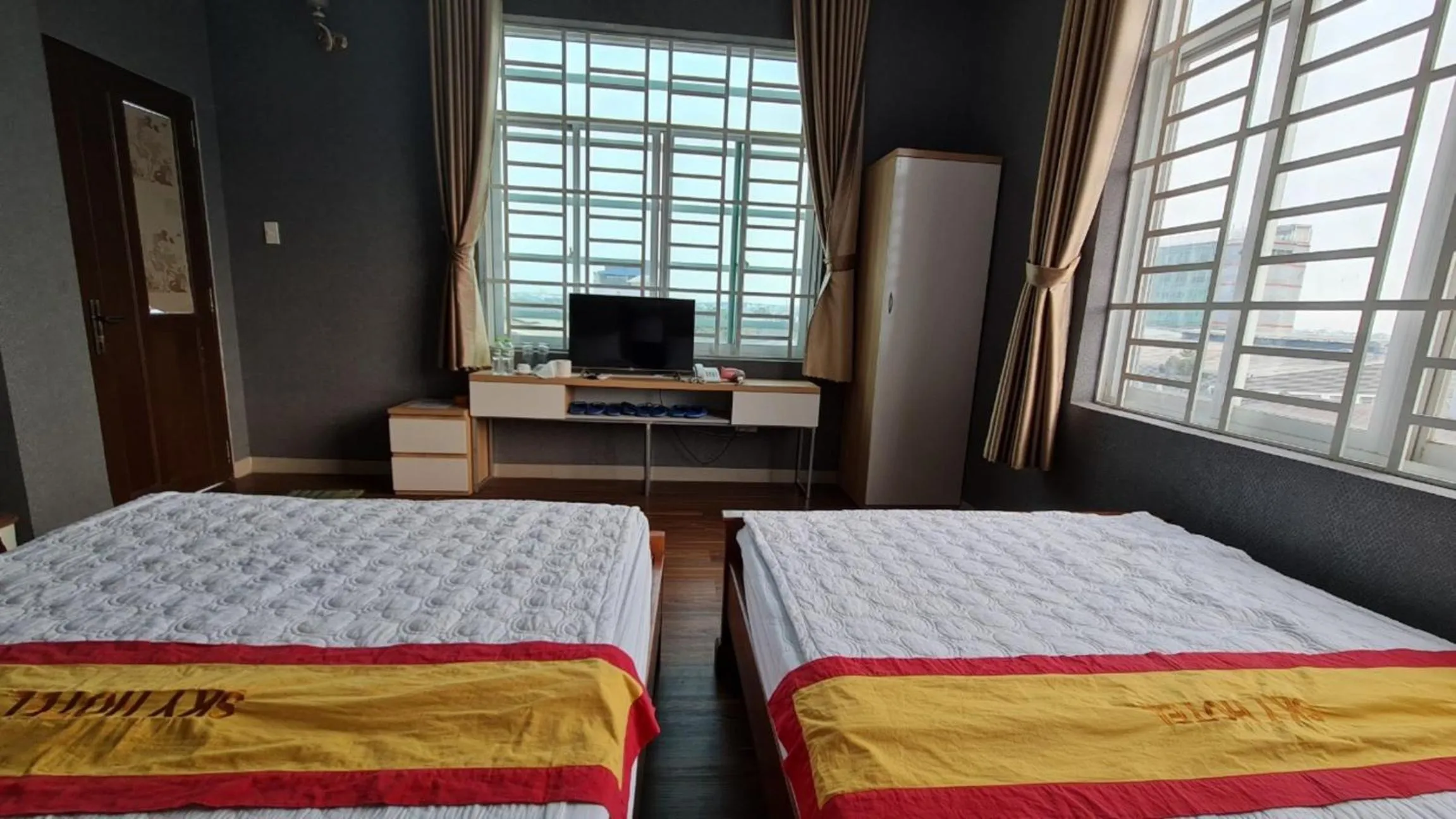 Property building, Bed in Sky Hotel