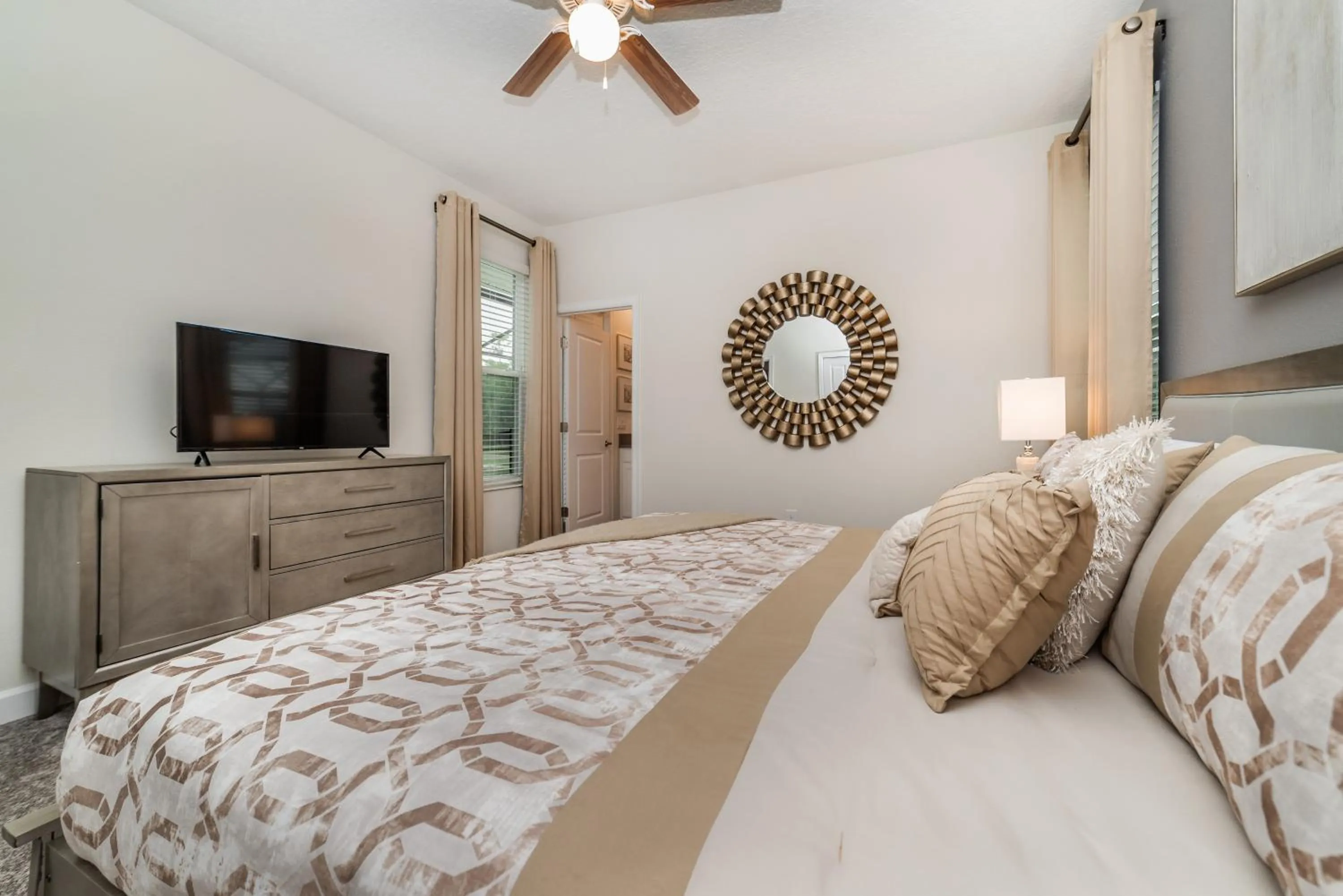 Bed in Villa wPrivate Pool &Themed Rooms, near Disney