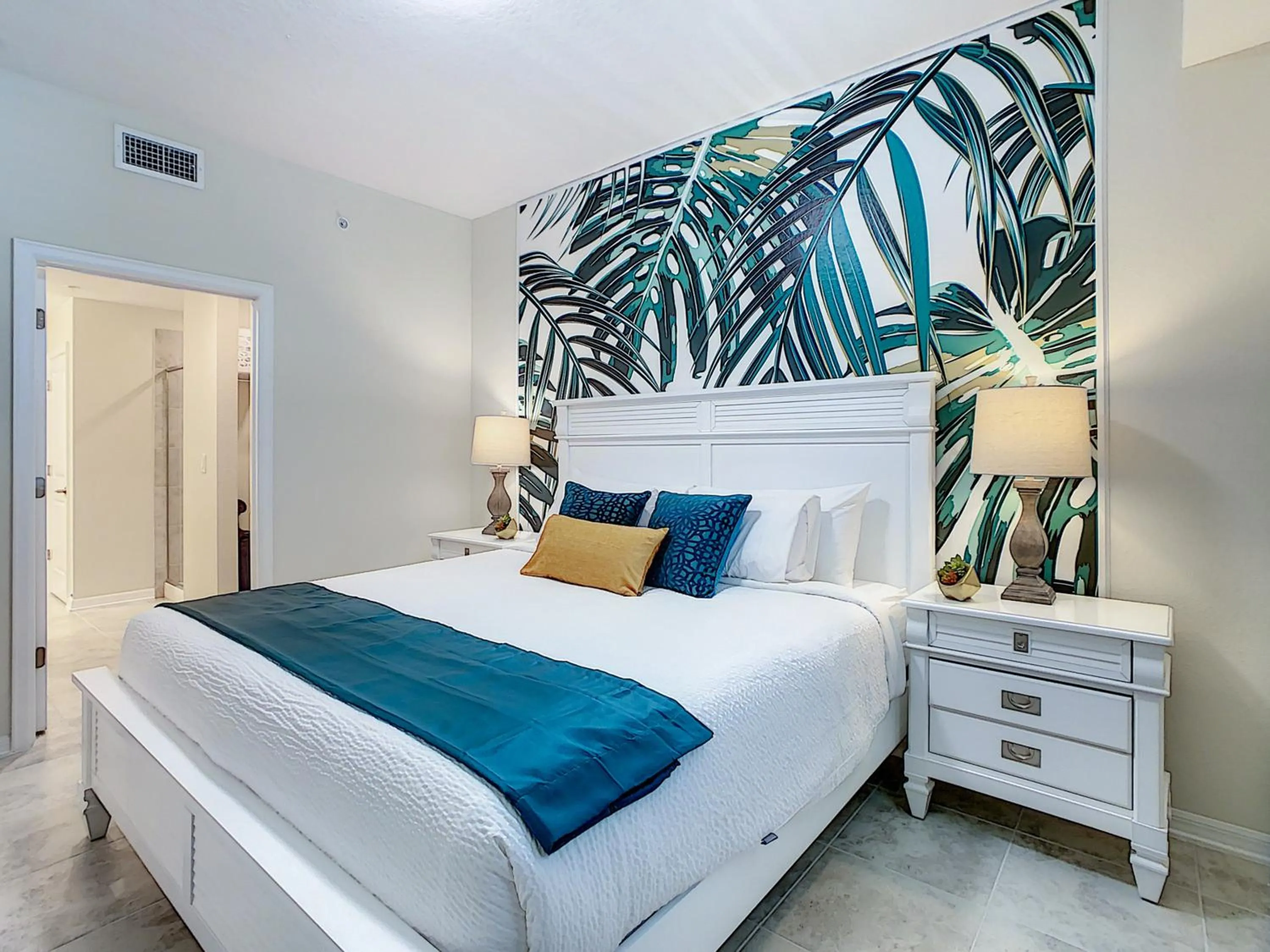 Bed in Updated Condo, 5 mi to Disney, On-site Water Park