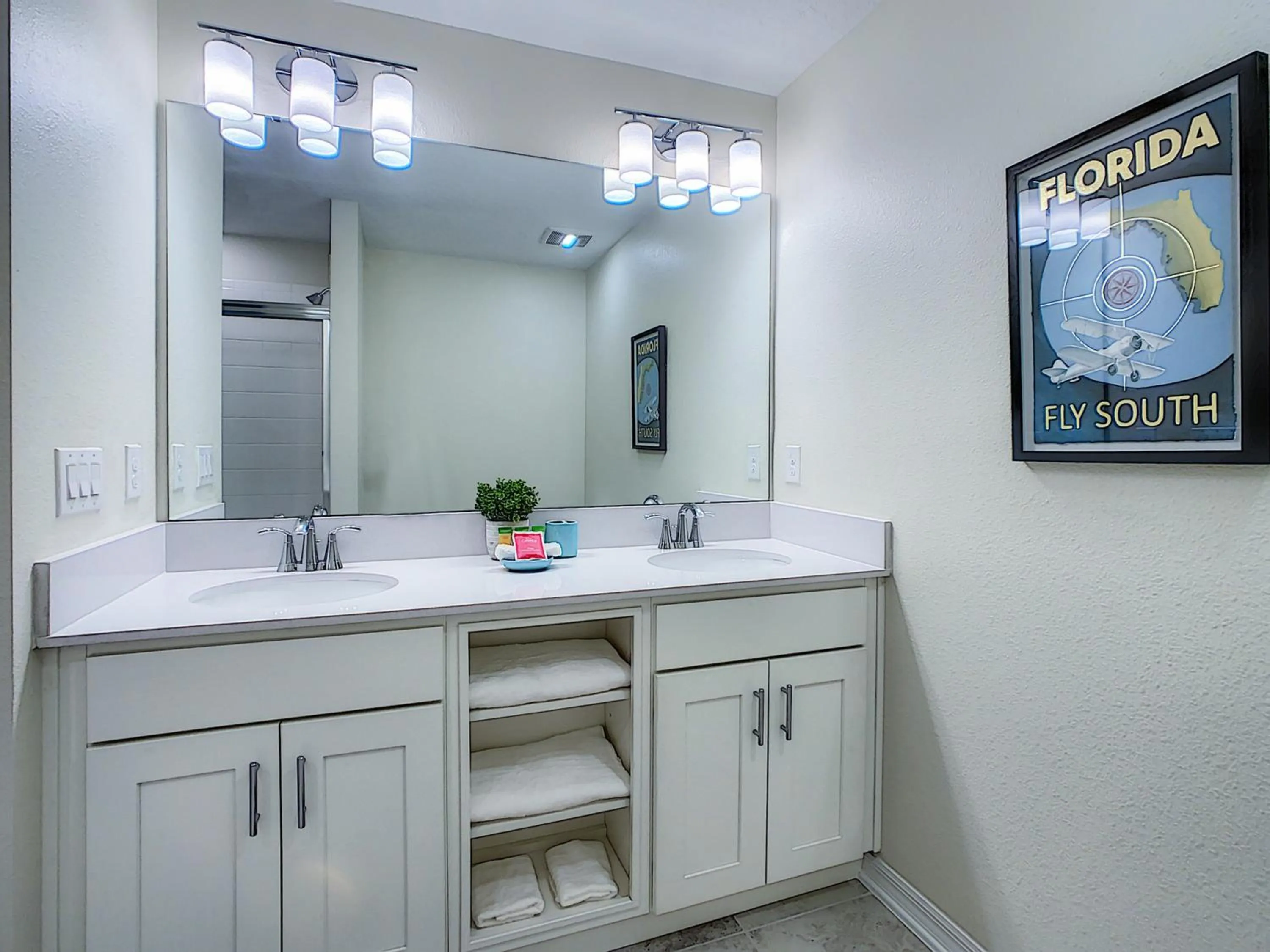 Updated Condo, 5 mi to Disney, On-site Water Park