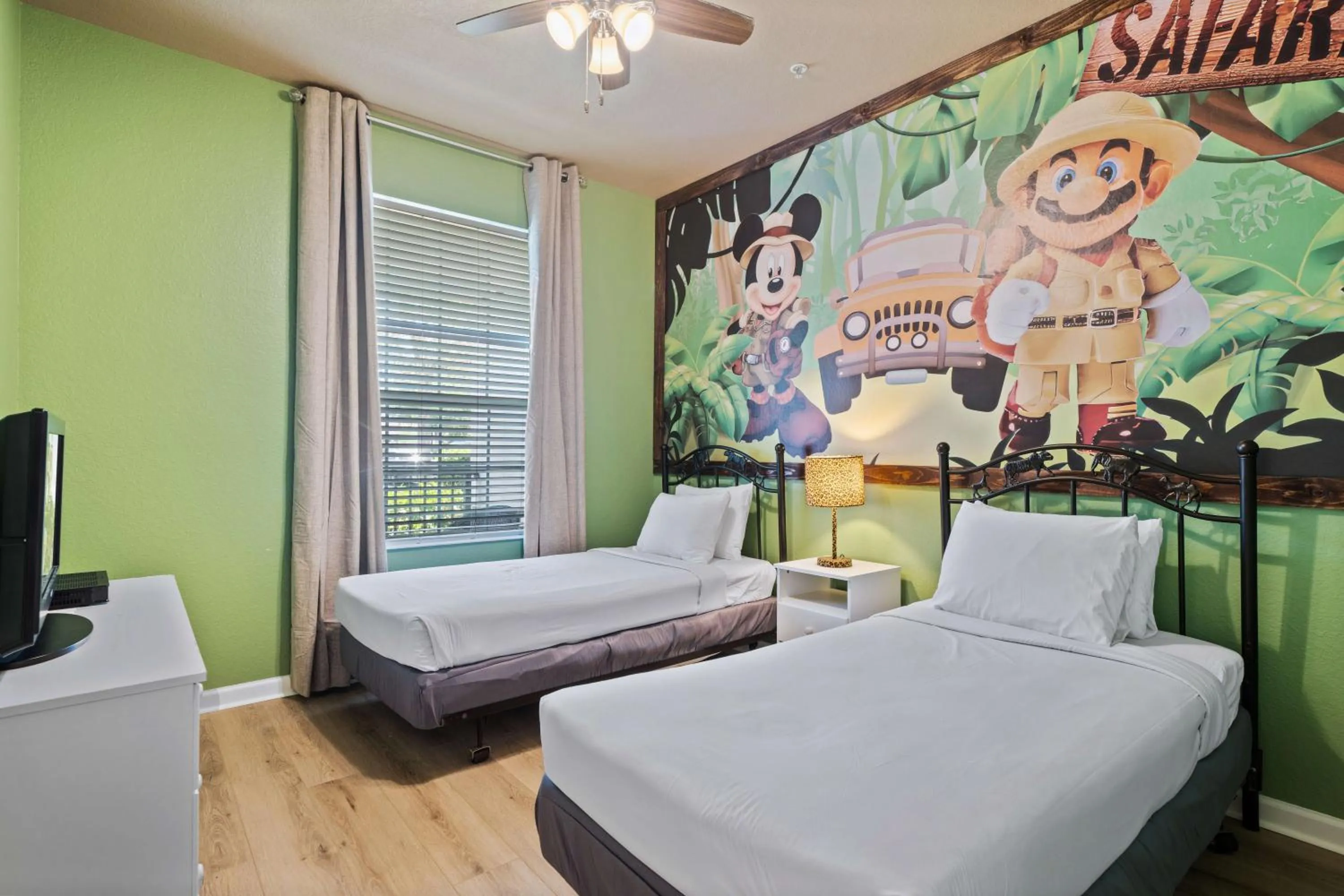 Bed in Renovated Condo by Convention Center & I-Drive