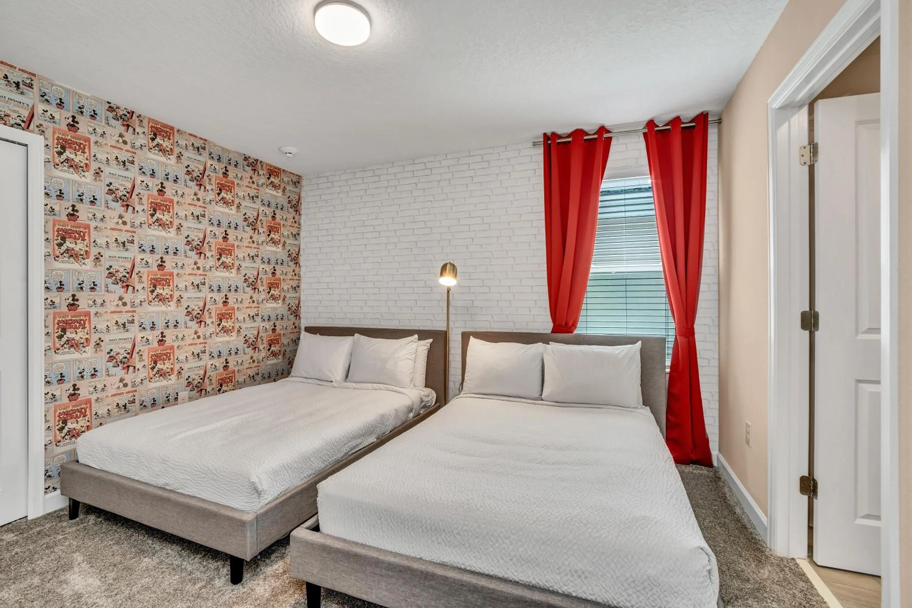 Bed in VILLA wPrivate Pool & Game Room near Disney