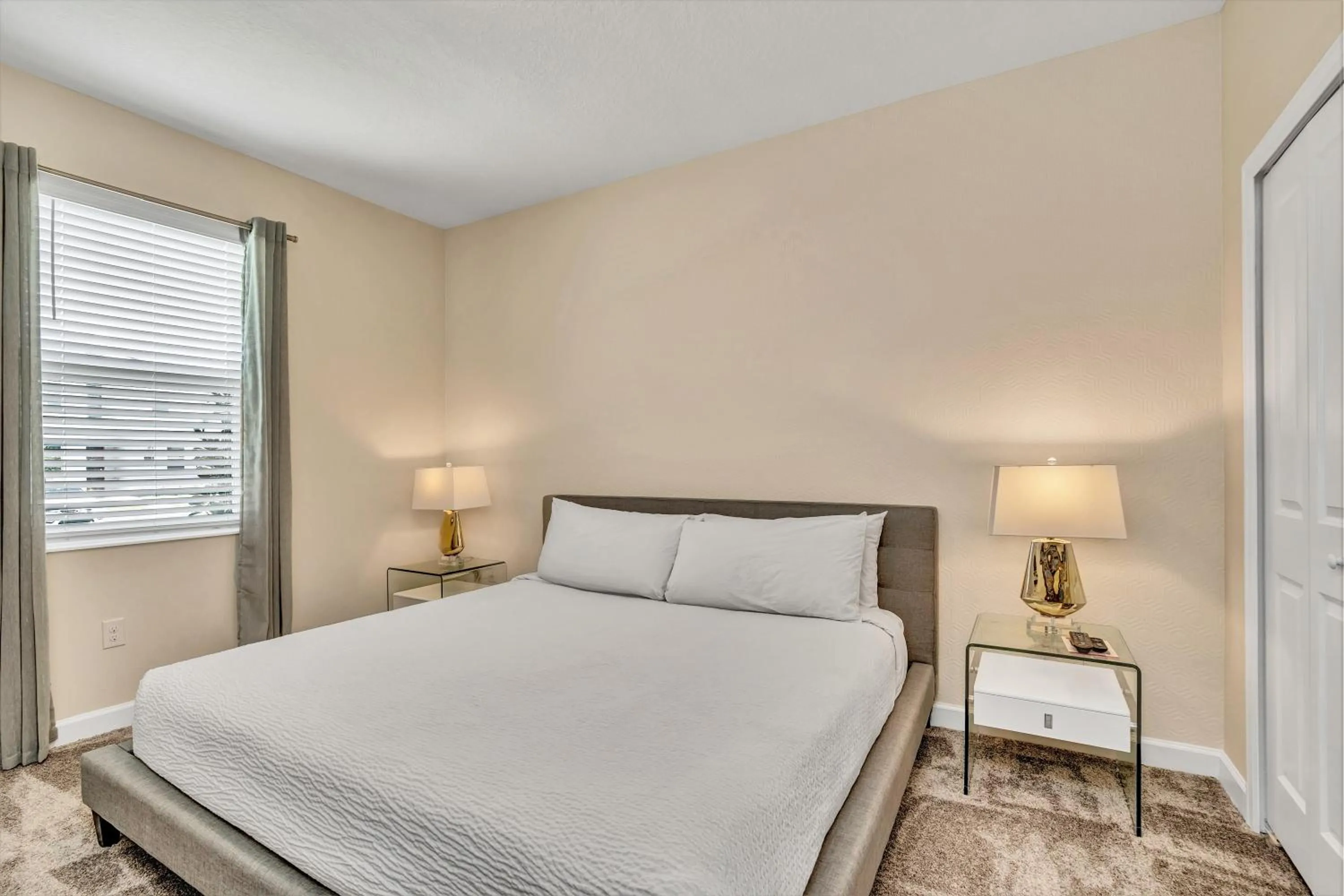 Bed in VILLA wPrivate Pool & Game Room near Disney