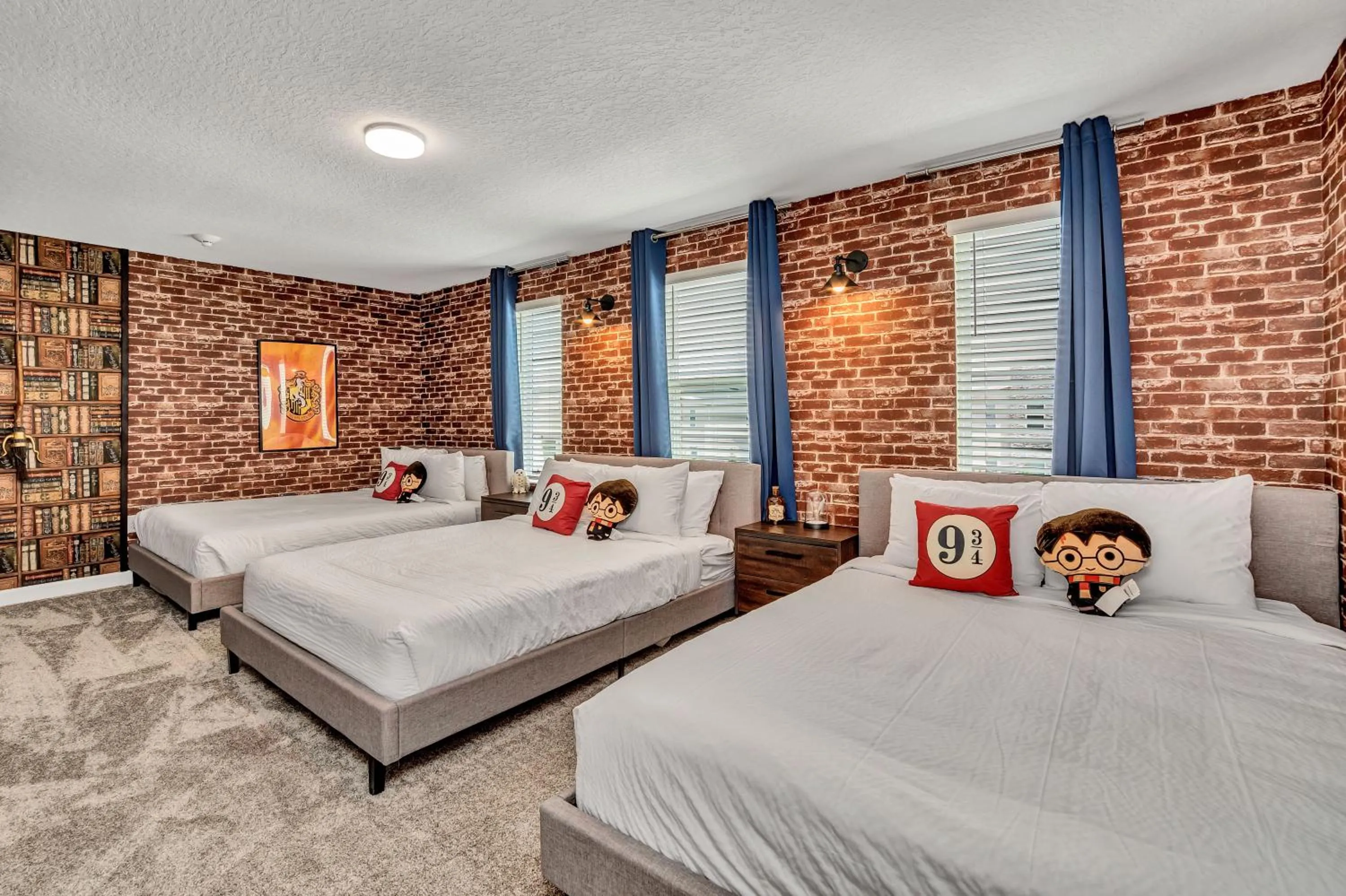 Bed in VILLA wPrivate Pool & Game Room near Disney