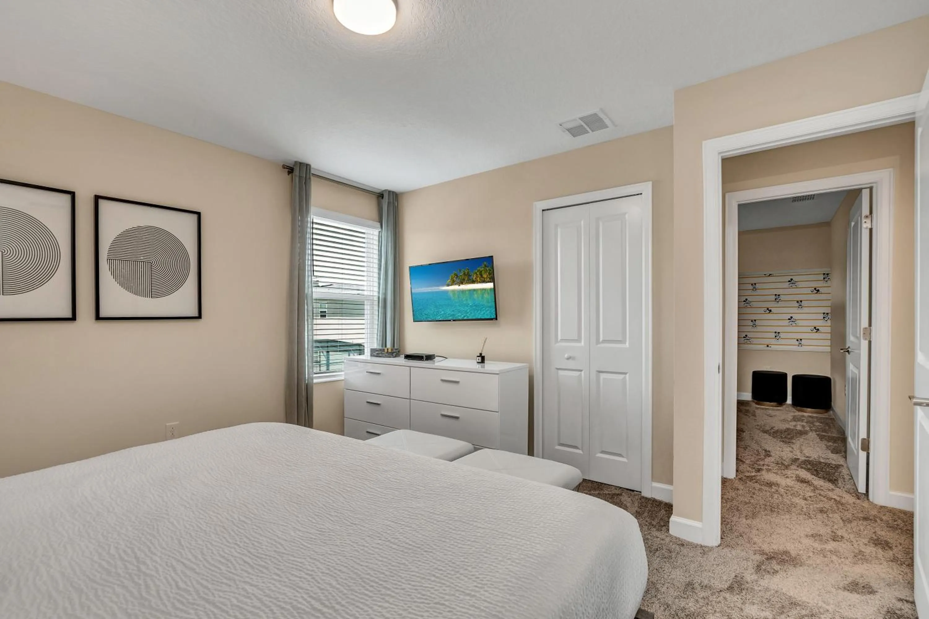 Bed in VILLA wPrivate Pool & Game Room near Disney