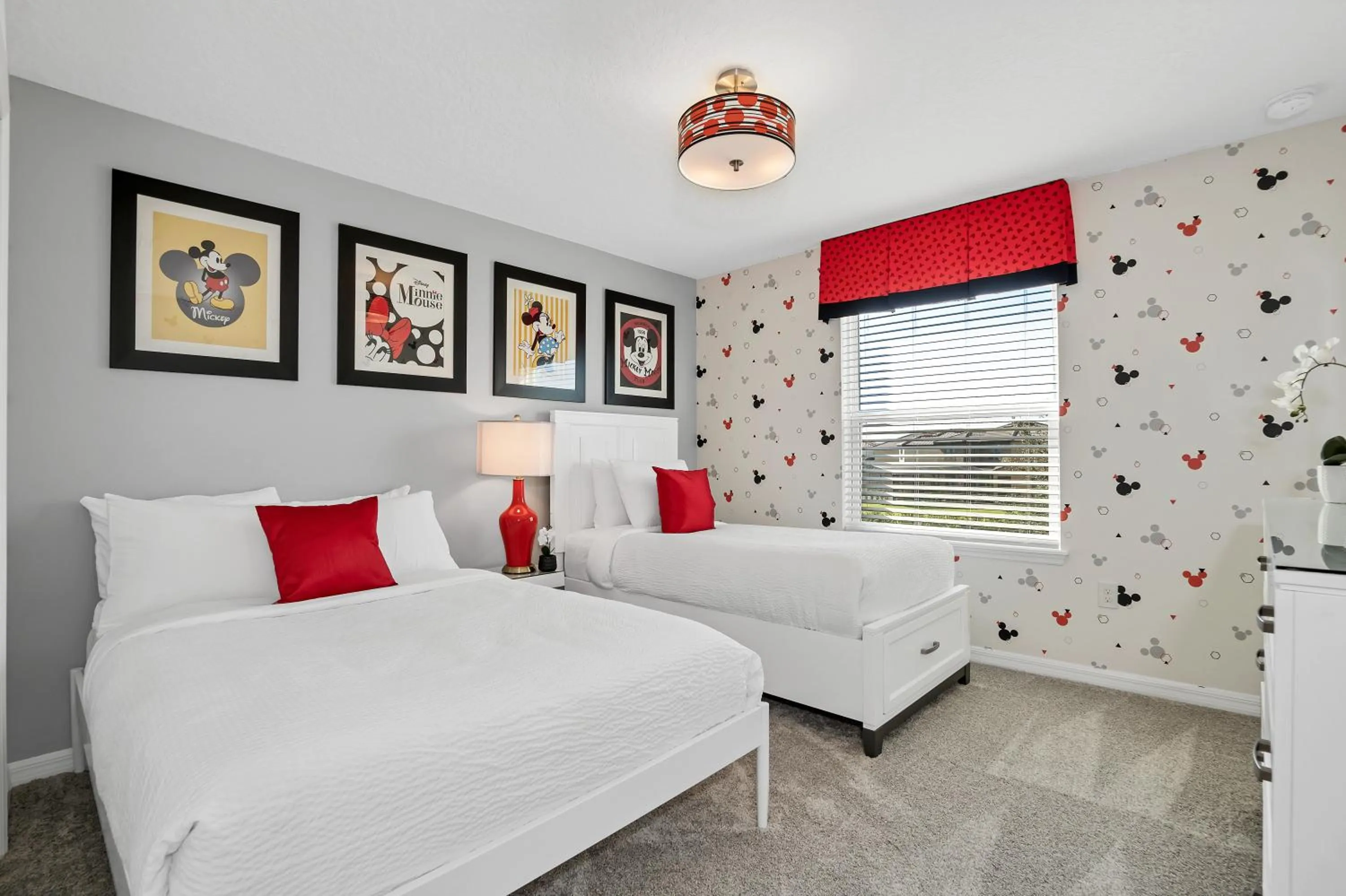 Bed in Private Pool Villa wPool Table, On-Site WaterPark