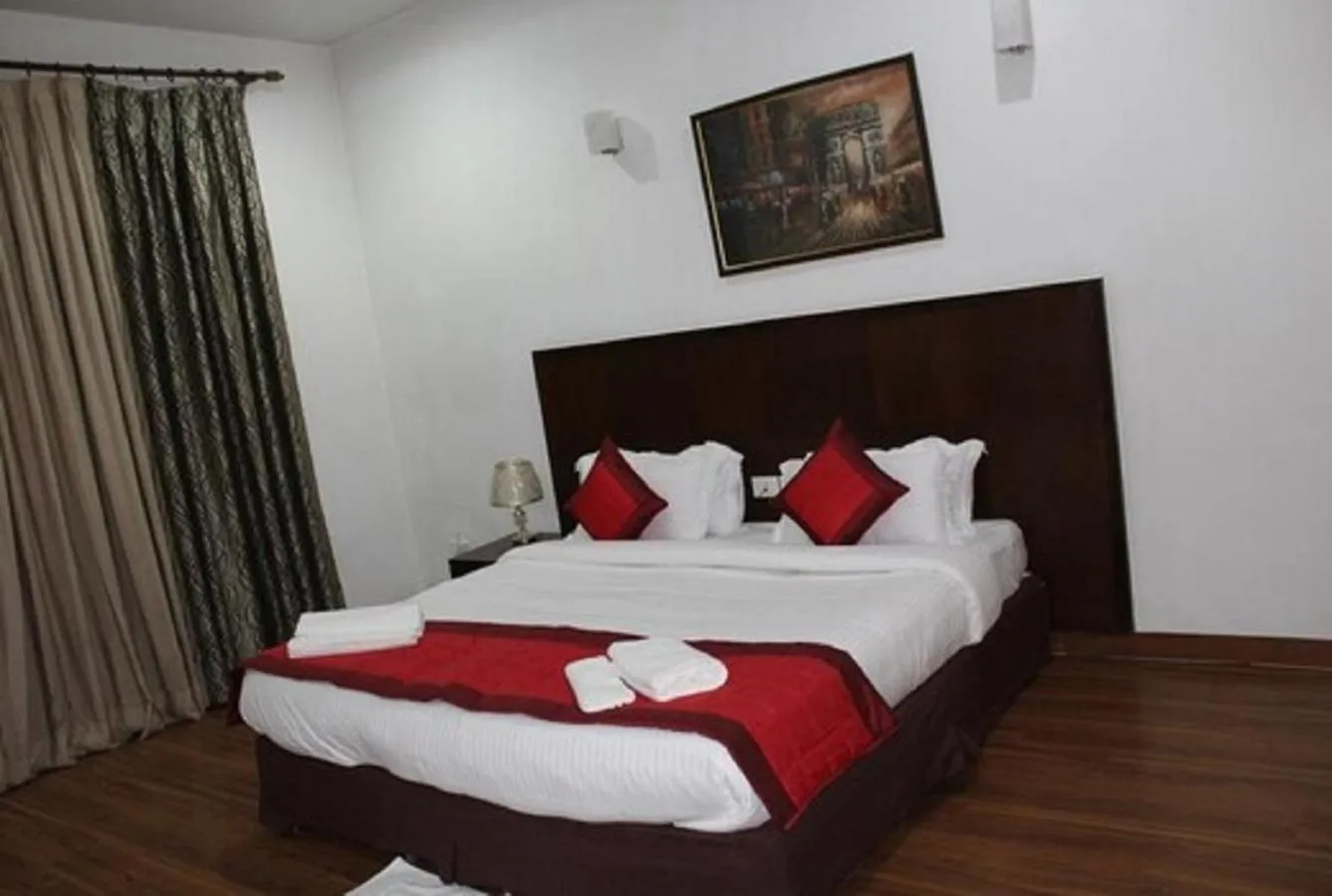 Bed in Lime Tree Hotel Sushant Lok Gurgaon Sector 29 Next to IFFCO CHOWK metro