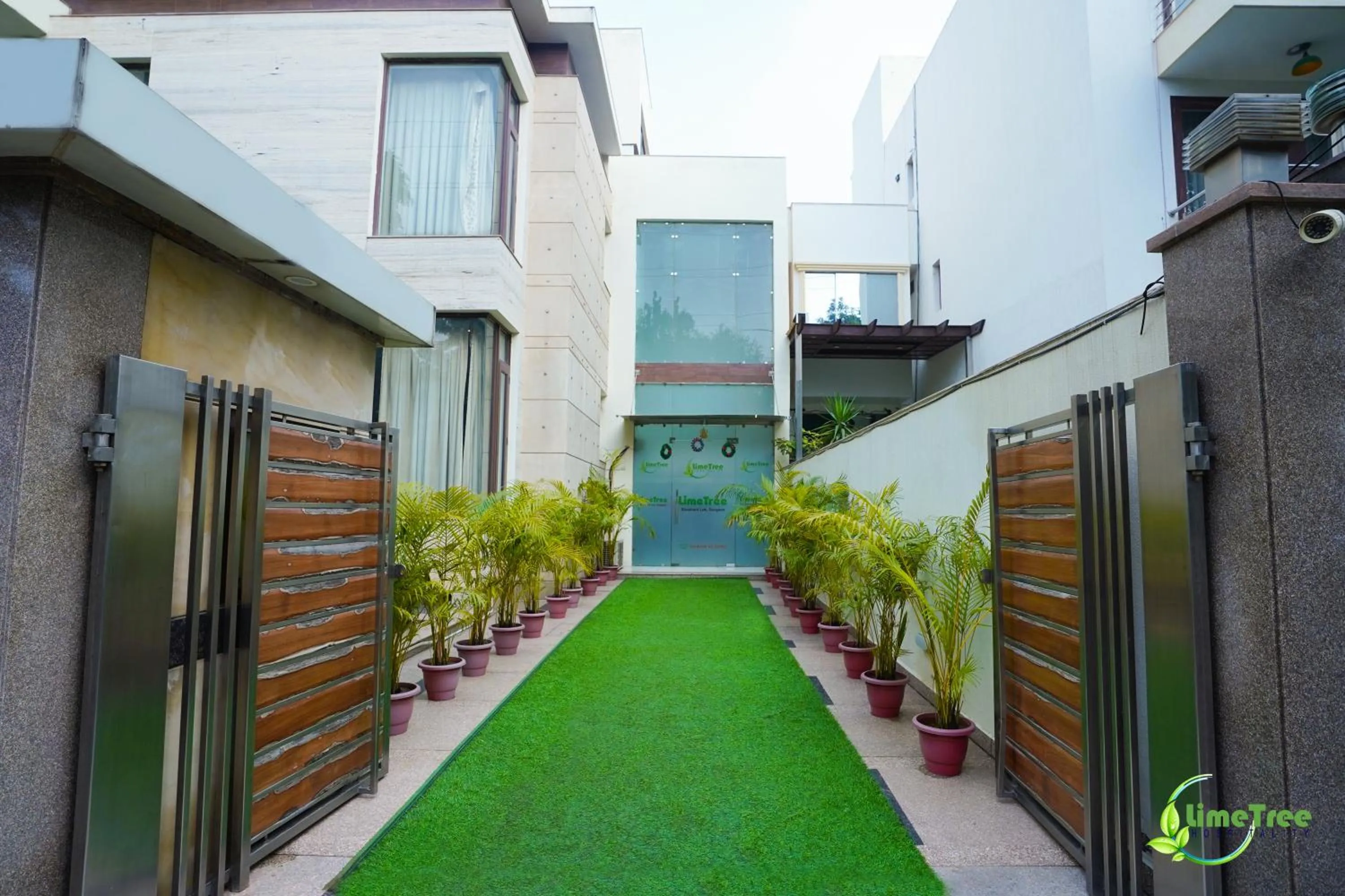 Property building in Lime Tree Hotel Sushant Lok Gurgaon Sector 29 Next to IFFCO CHOWK metro