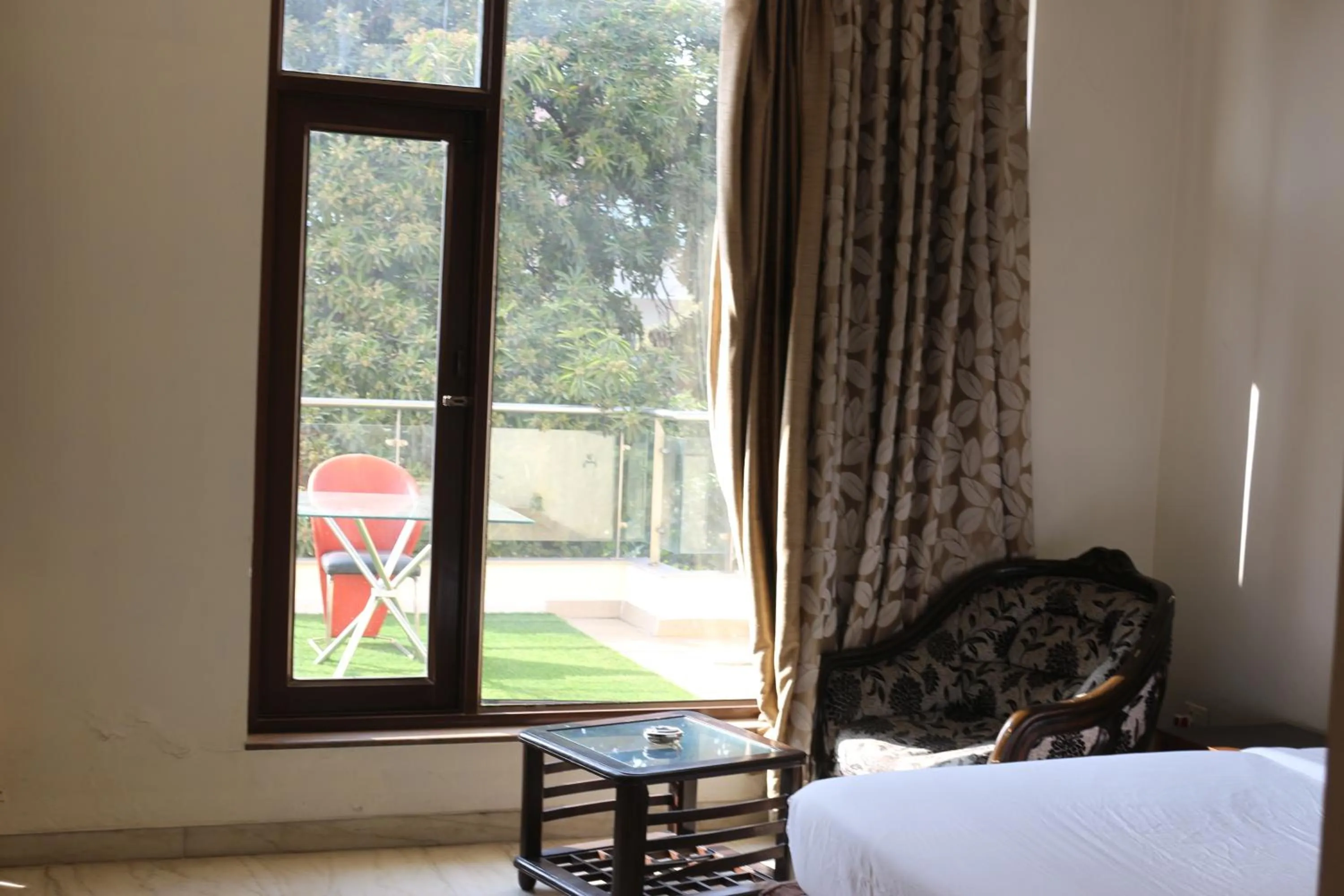 Property building, Bed in Lime Tree Hotel Sushant Lok Gurgaon Sector 29 Next to IFFCO CHOWK metro