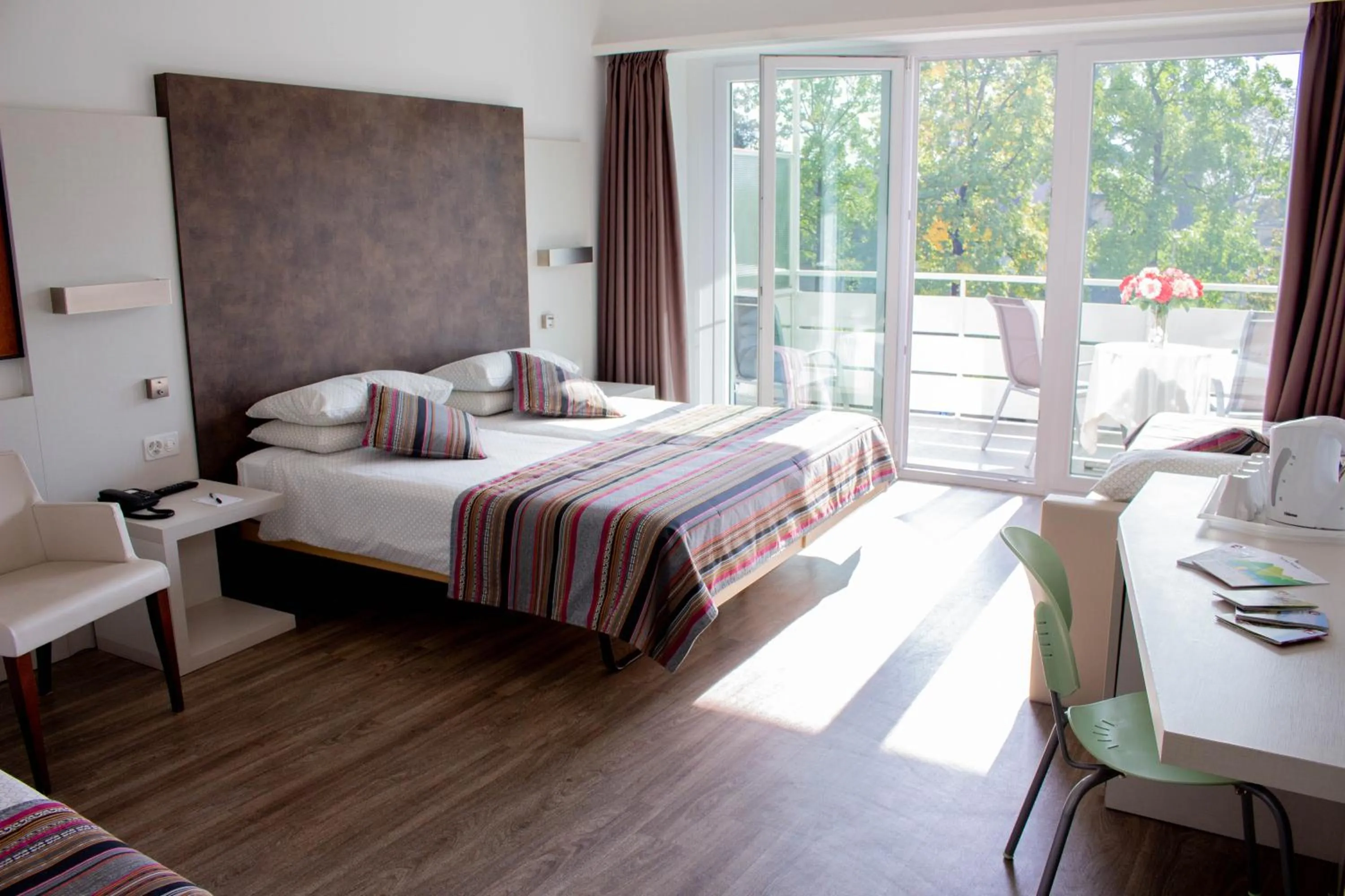 Bedroom, Bed in Colorado Hotel