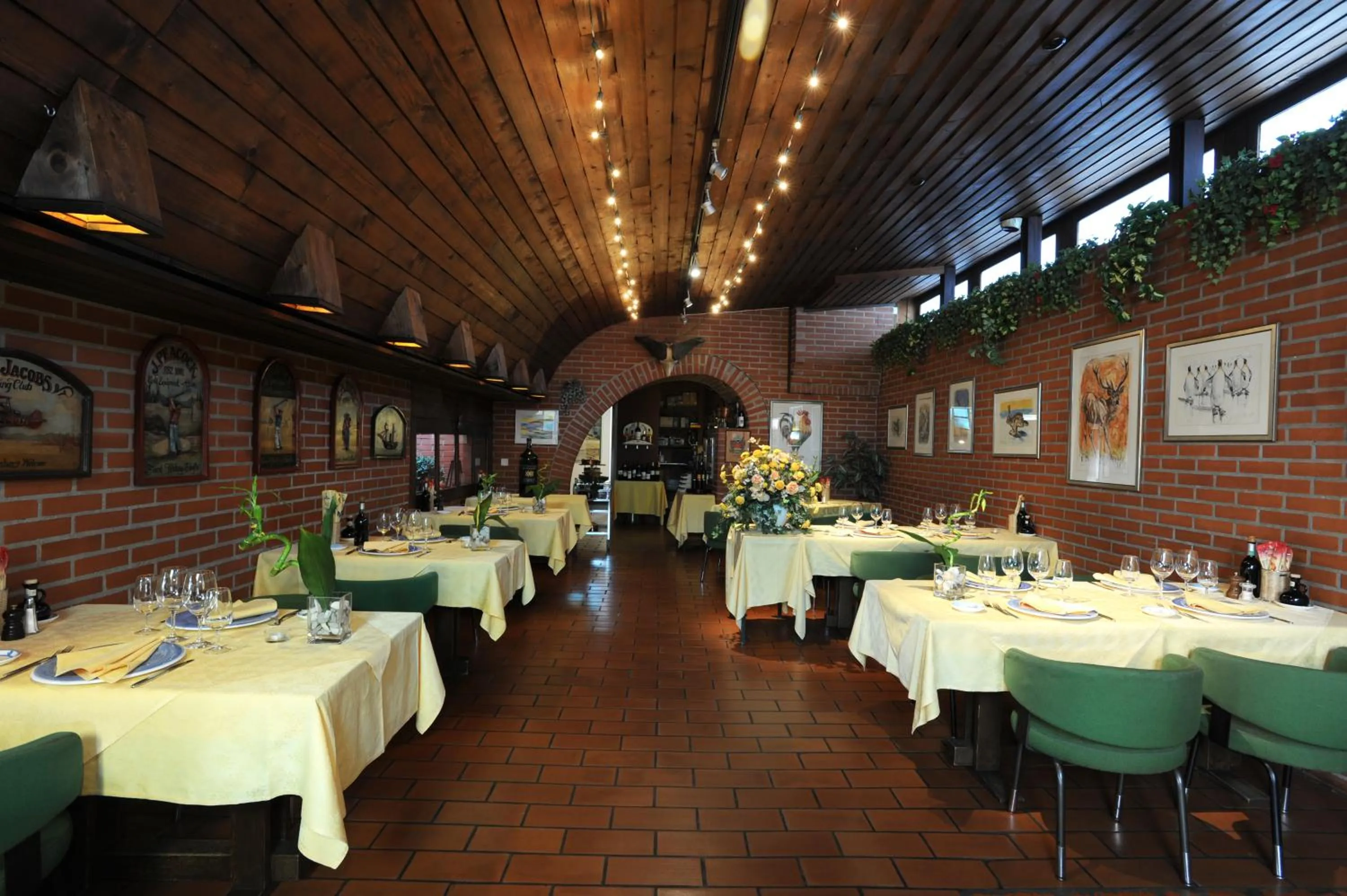 Restaurant/places to eat in Colorado Hotel