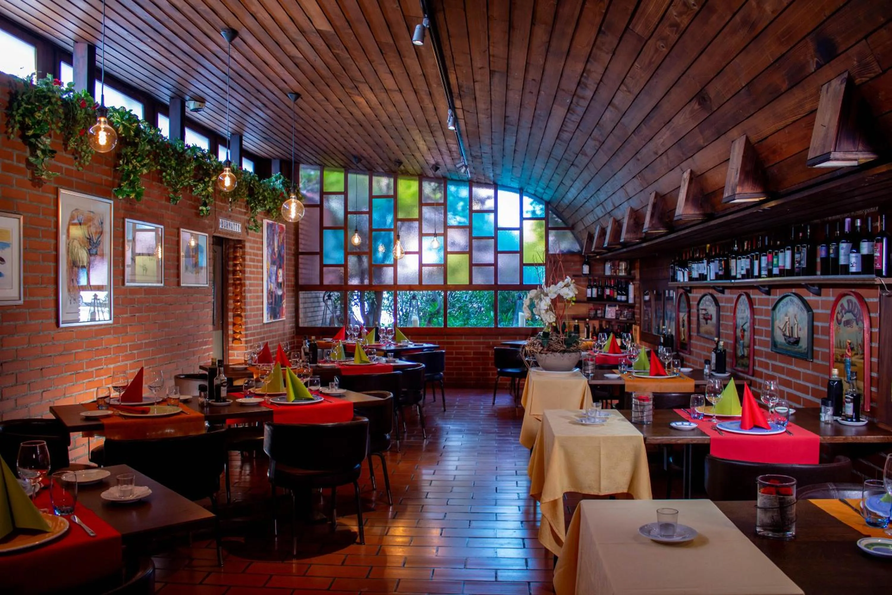 Restaurant/places to eat in Colorado Hotel