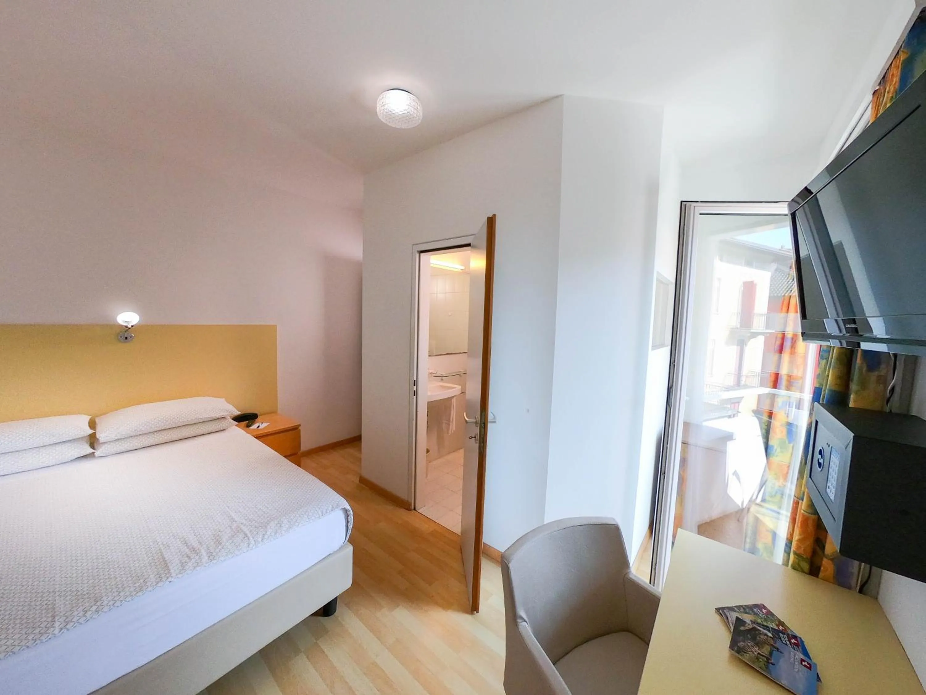 Bedroom, Bed in Colorado Hotel