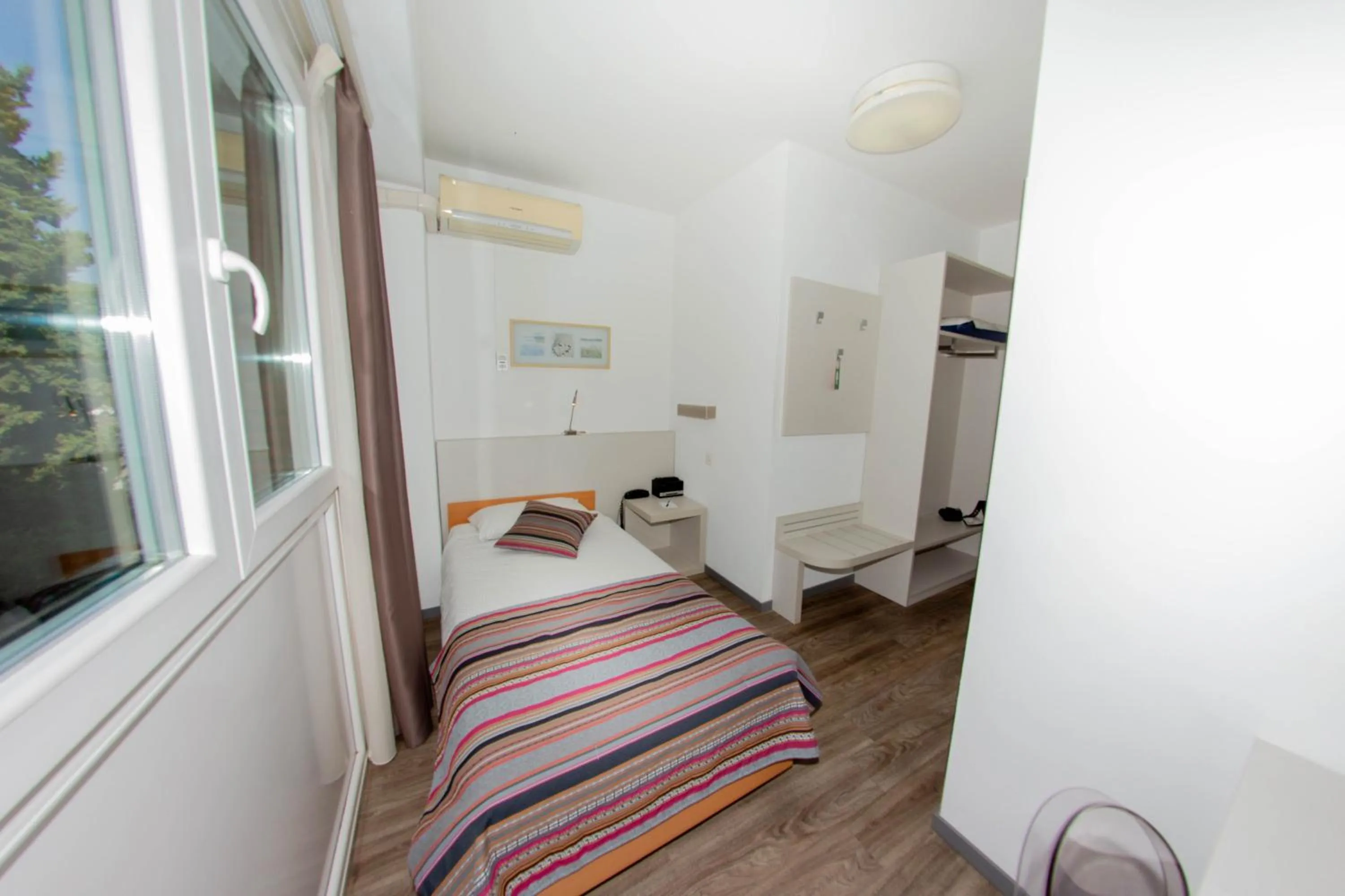 Bedroom, Bed in Colorado Hotel