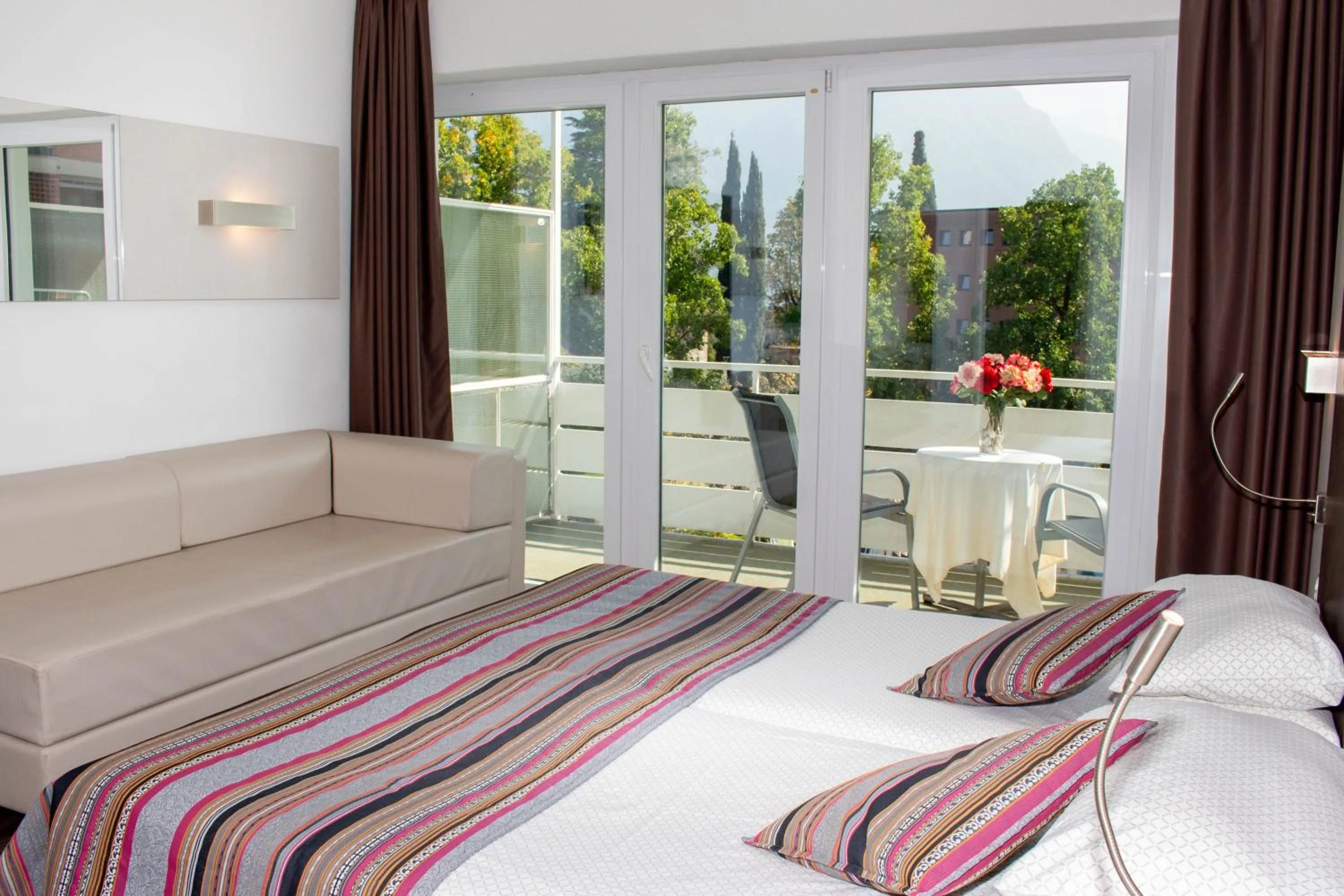 Bedroom, Bed in Colorado Hotel