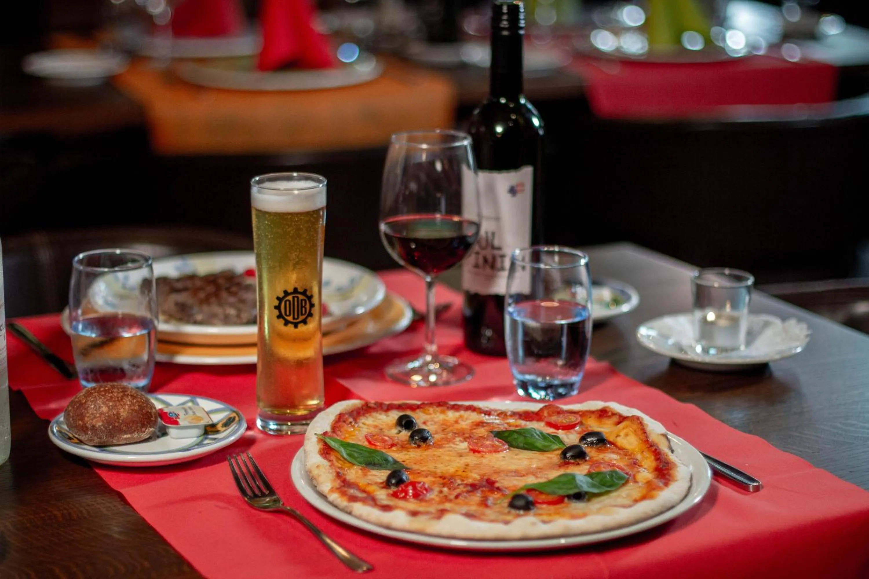 Restaurant/places to eat in Colorado Hotel