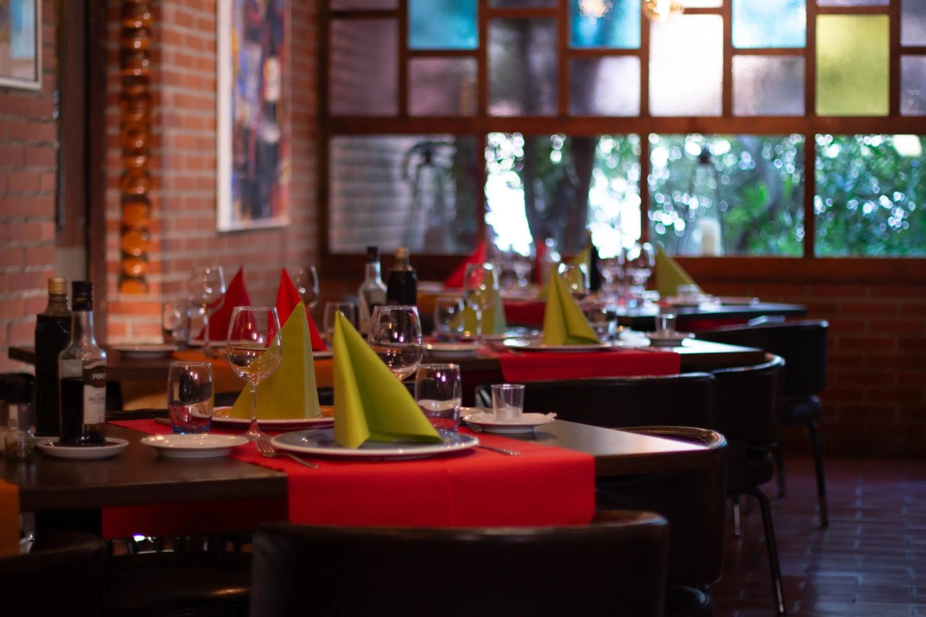 Restaurant/places to eat in Colorado Hotel