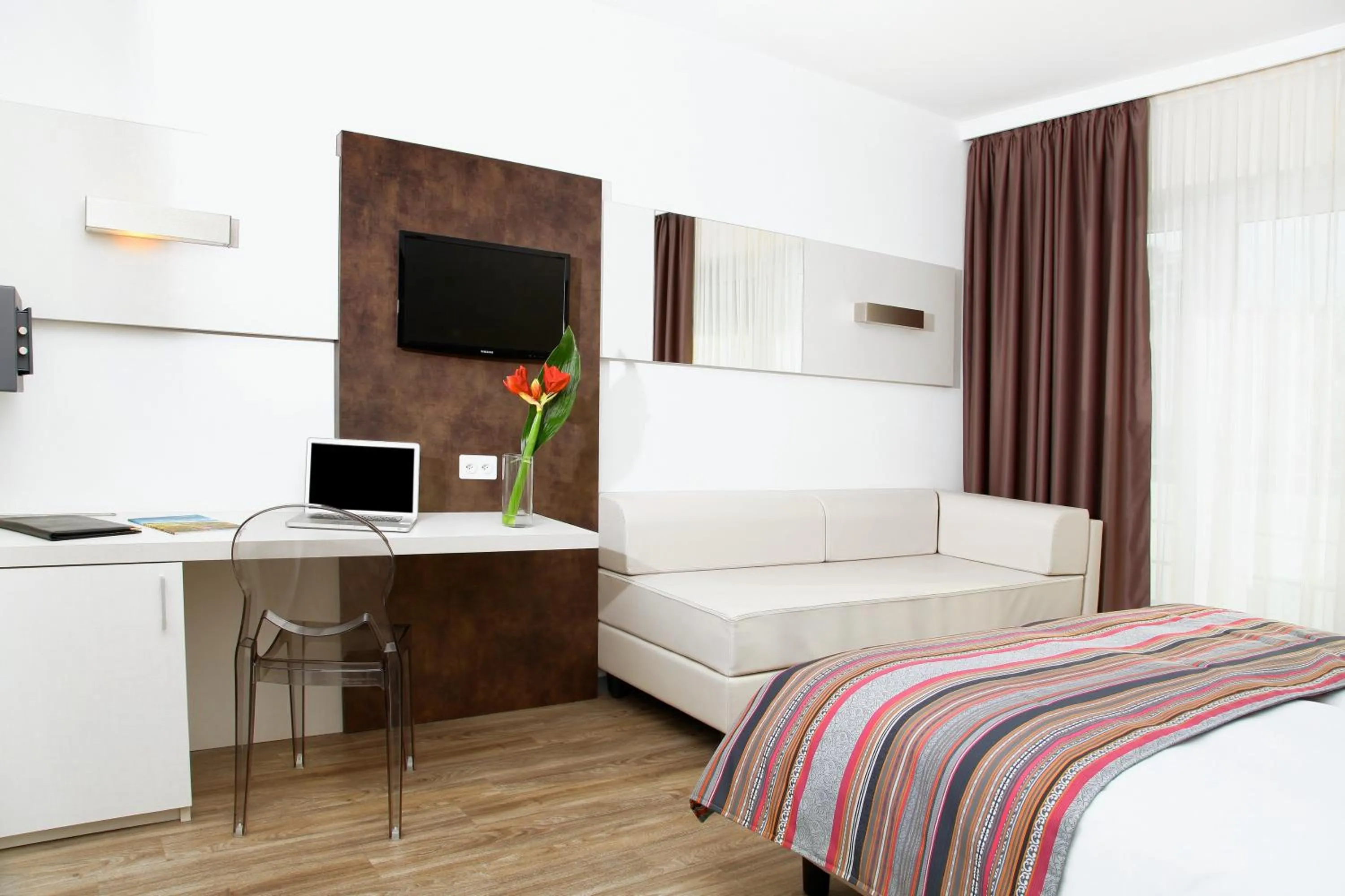 Bedroom, Bed in Colorado Hotel