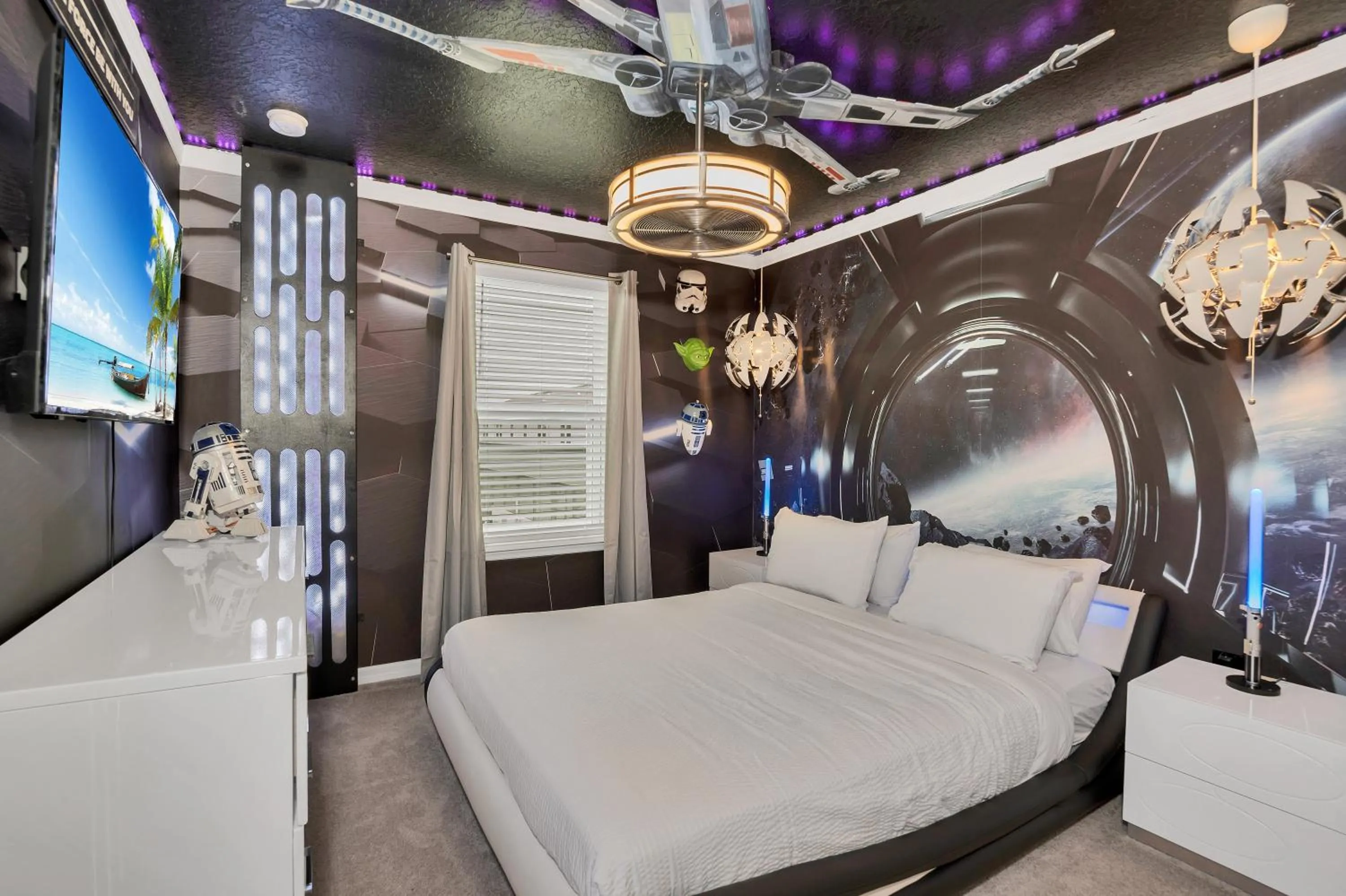 Bed in Townhome wPrivate Pool & Themed Rooms, near WDW