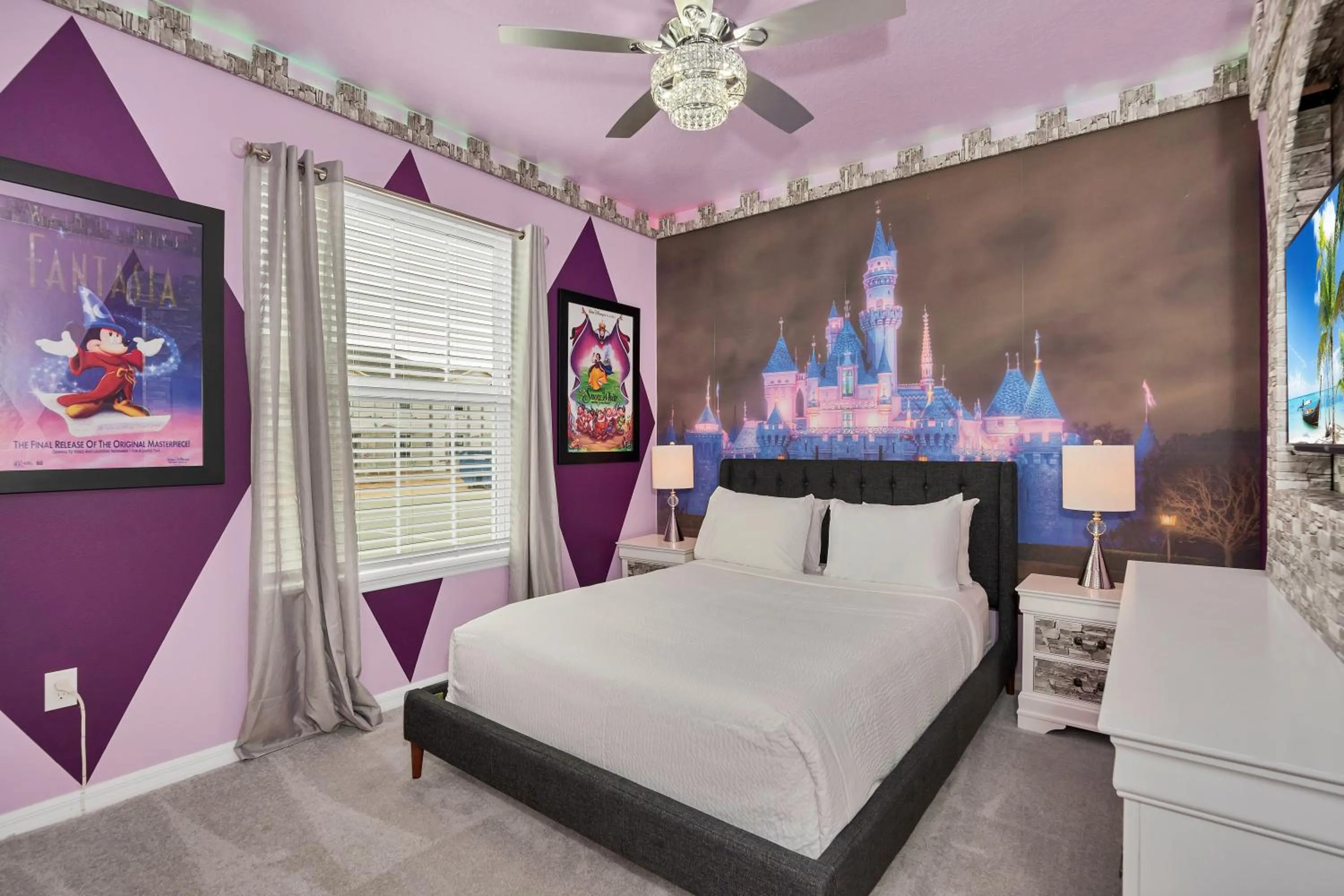 Bed in Townhome wPrivate Pool & Themed Rooms, near WDW
