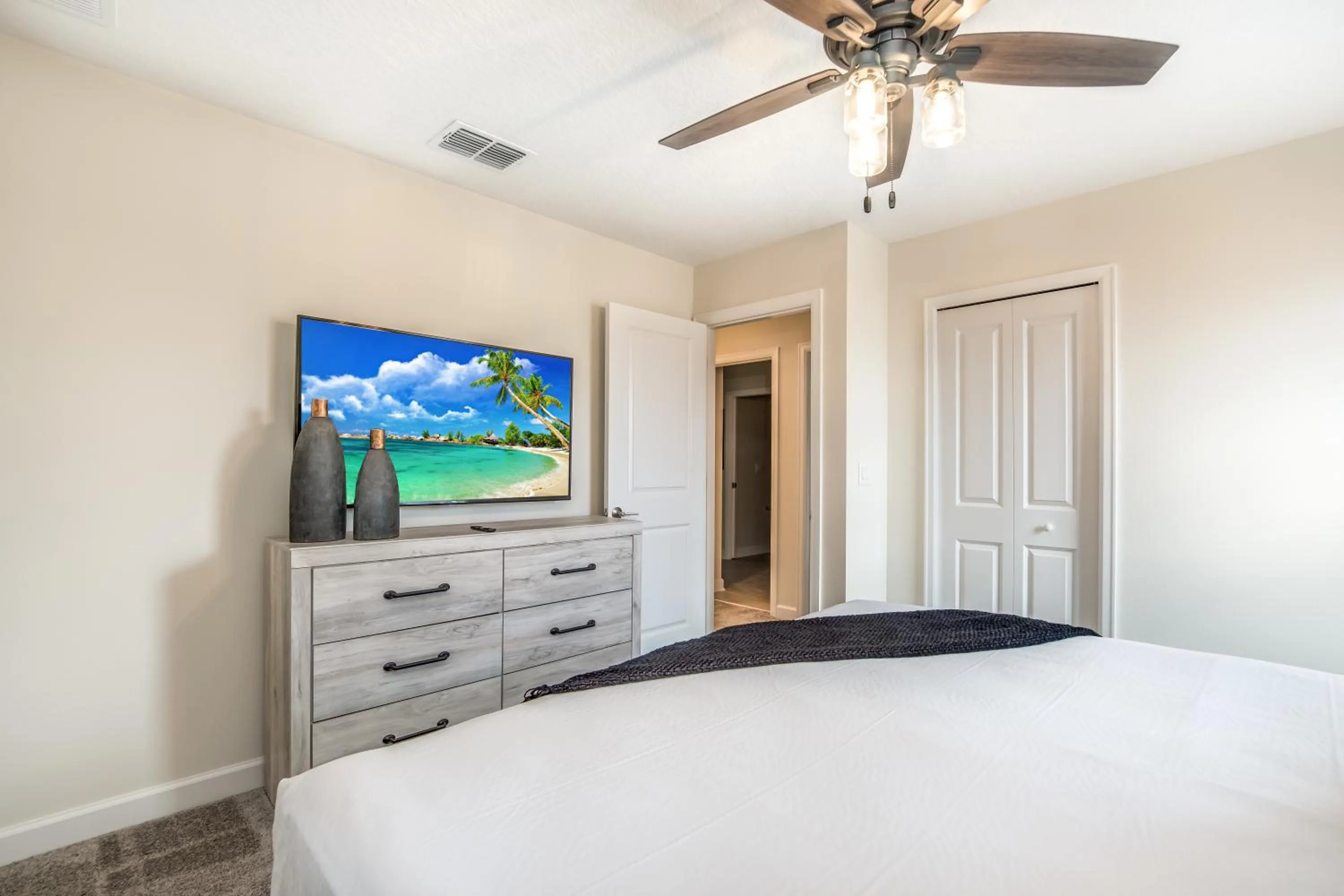 Bed in LARGE Villa, Private PoolGAME ROOMMovie Theater