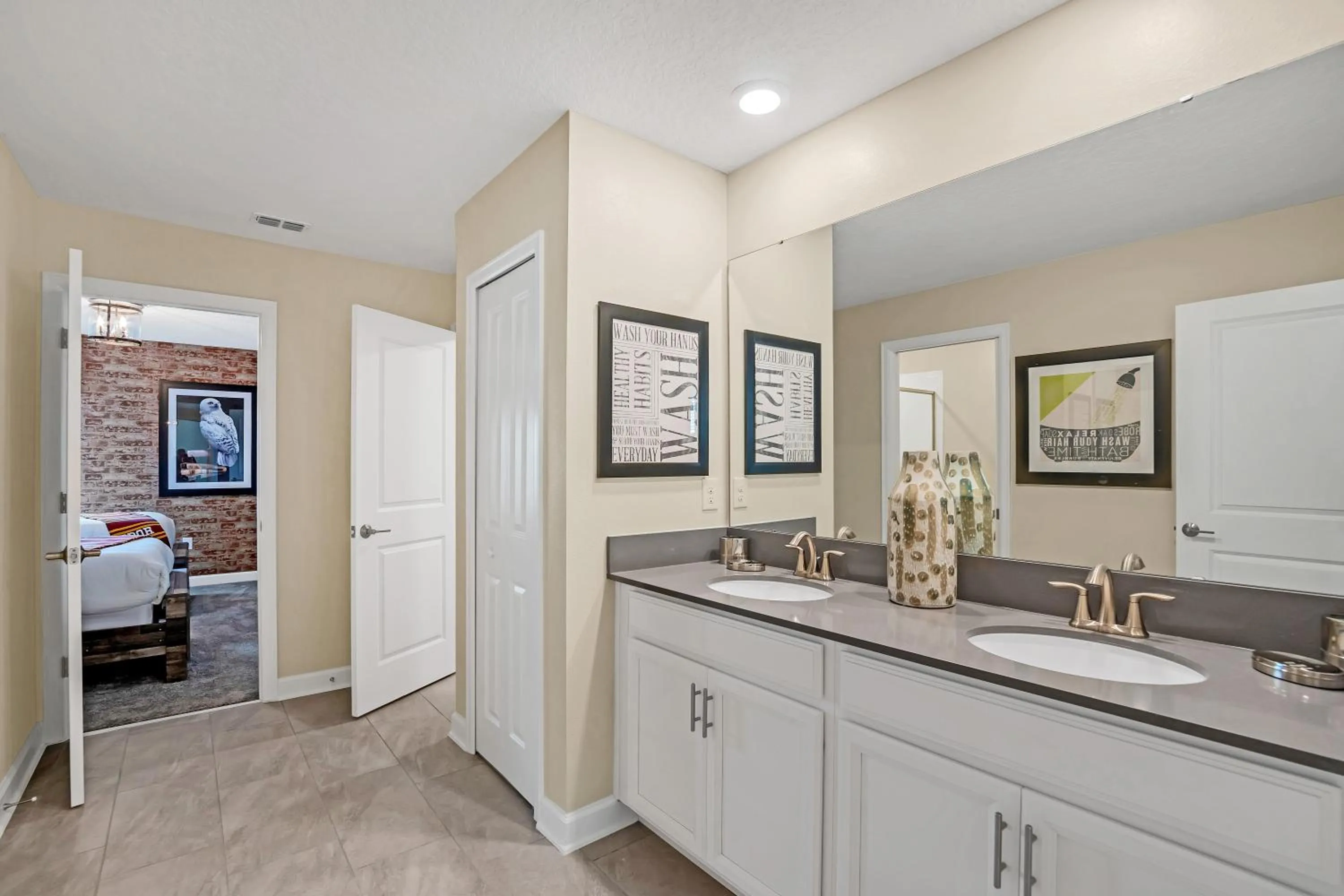 Bed in LARGE Villa, Private PoolGAME ROOMMovie Theater