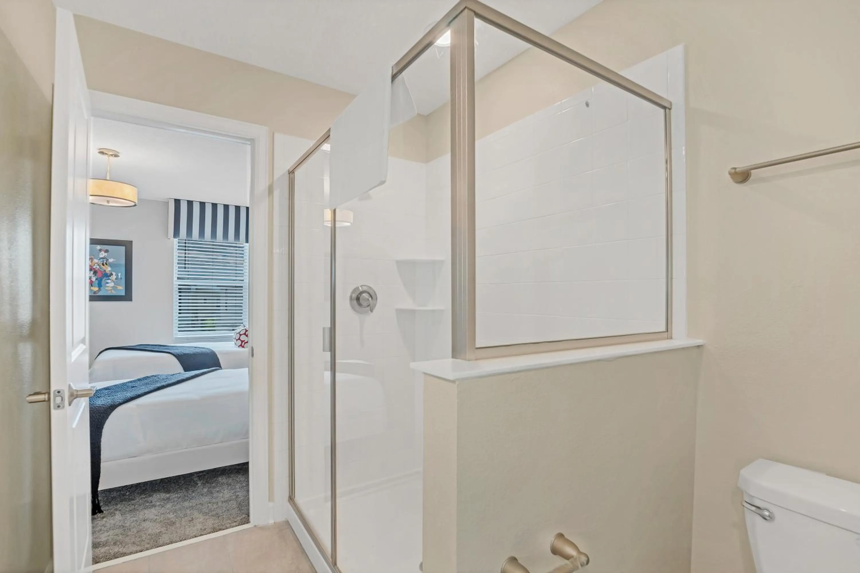 Bed in LARGE Villa, Private PoolGAME ROOMMovie Theater