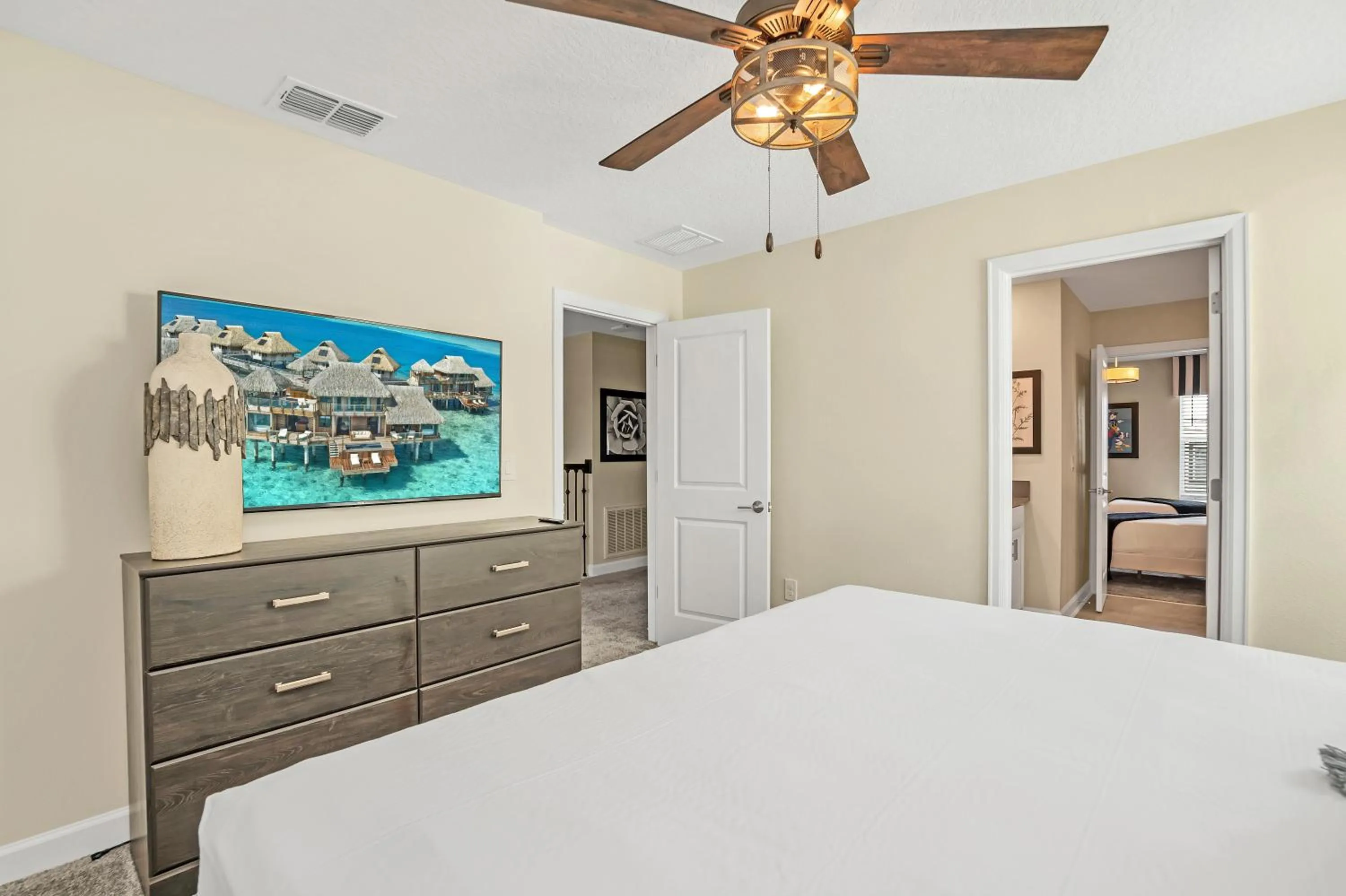 Bed in LARGE Villa, Private PoolGAME ROOMMovie Theater