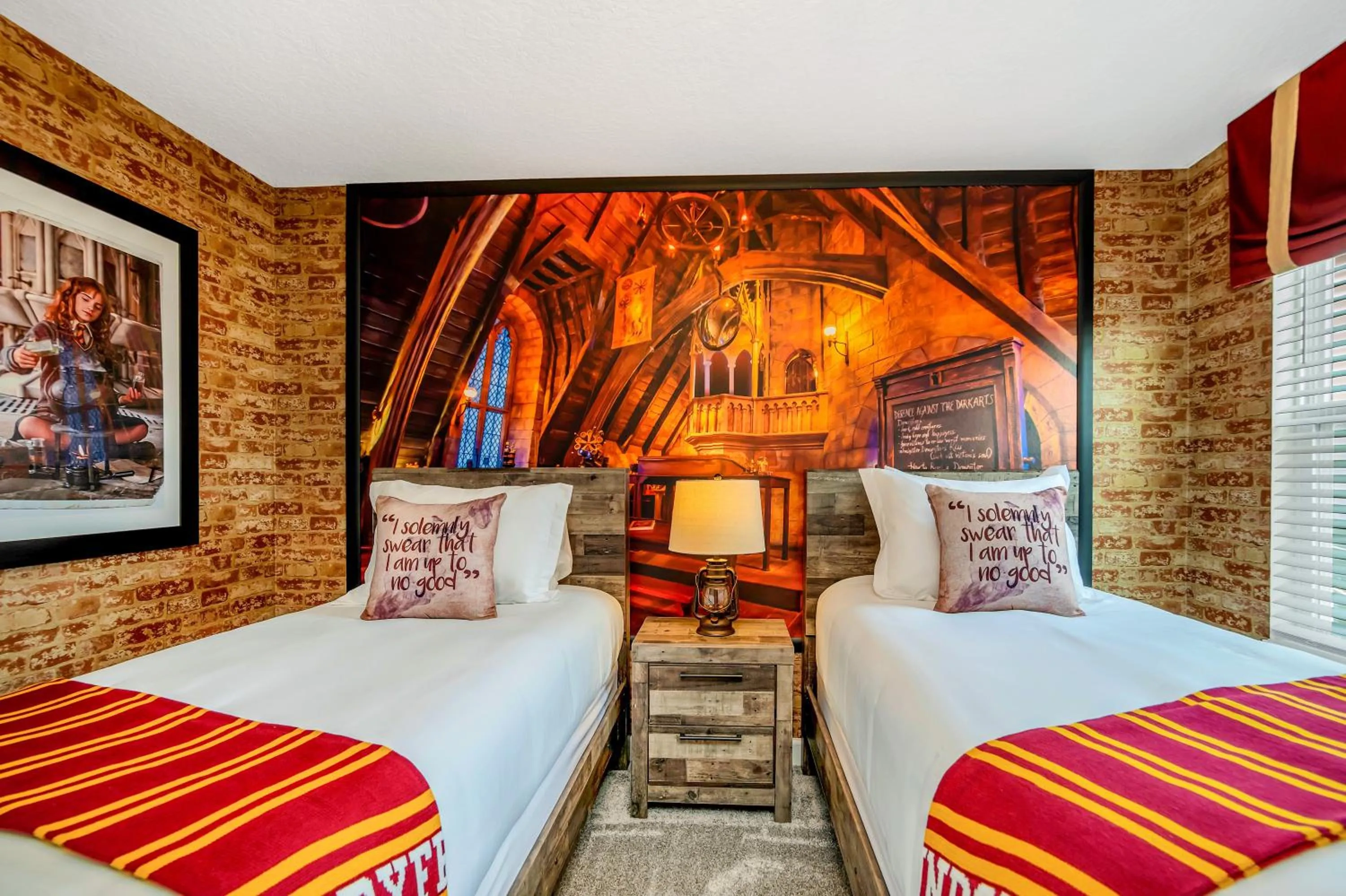 Bed in LARGE Villa, Private PoolGAME ROOMMovie Theater