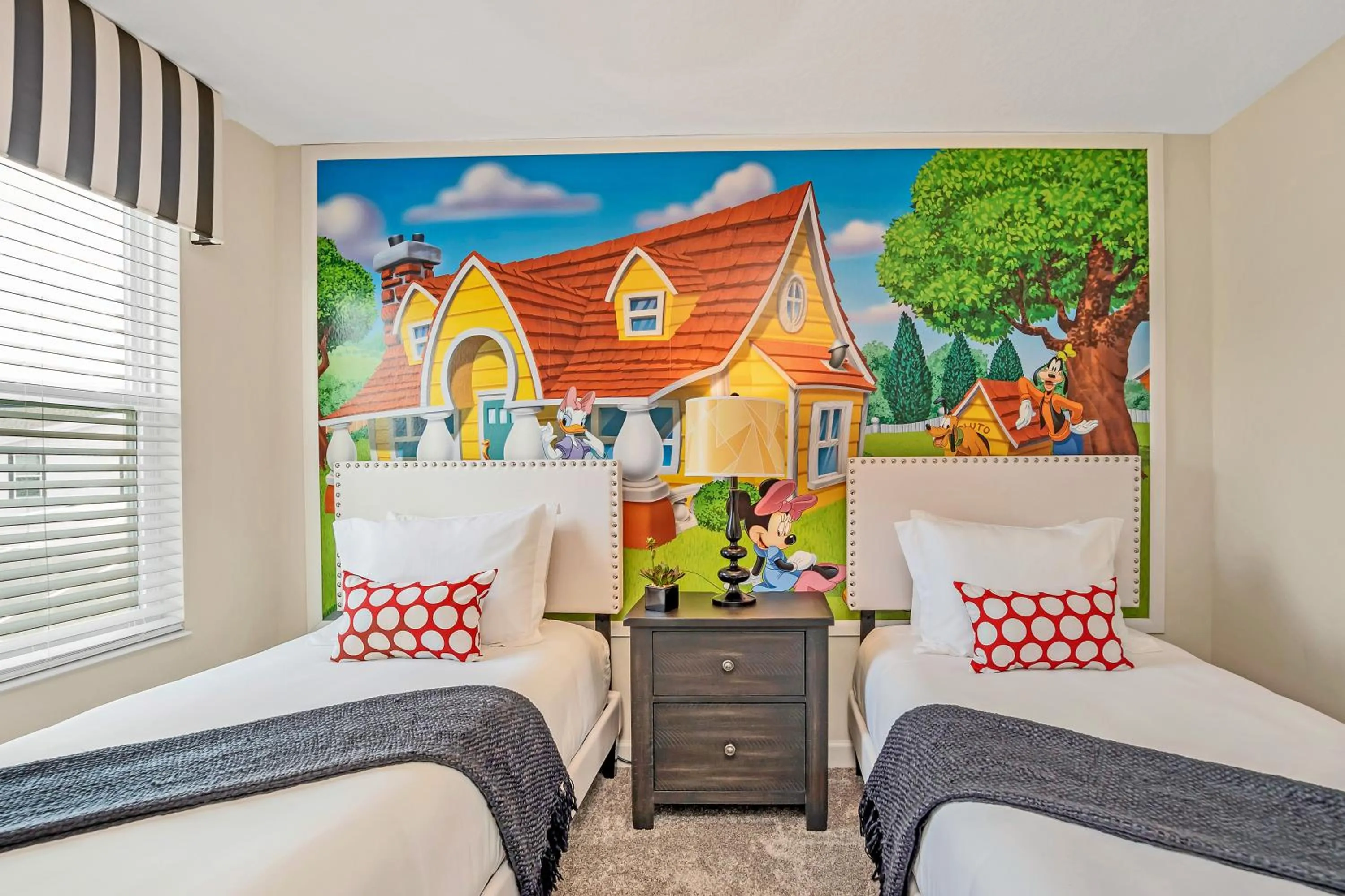 Bed in LARGE Villa, Private PoolGAME ROOMMovie Theater