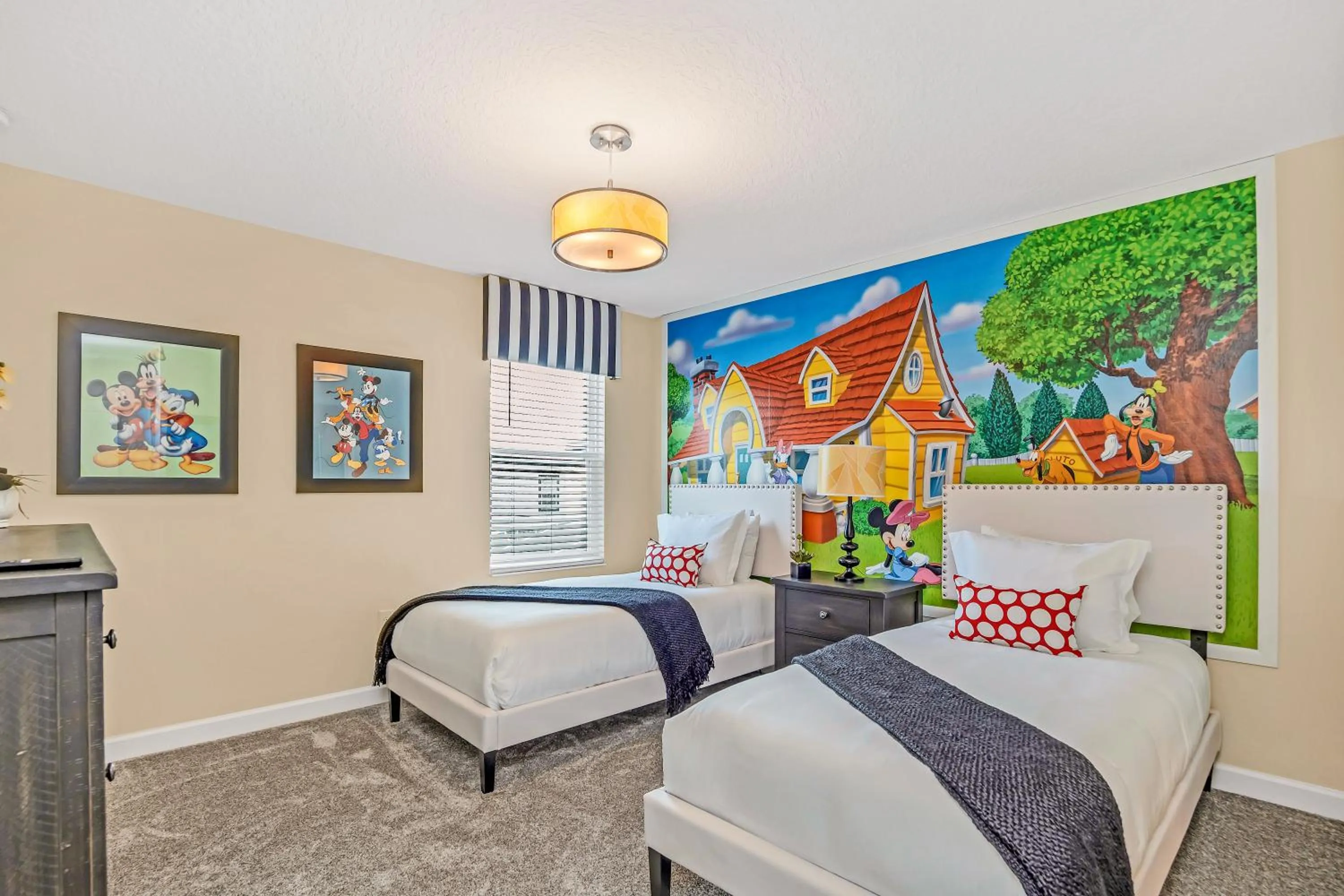 Bed in LARGE Villa, Private PoolGAME ROOMMovie Theater