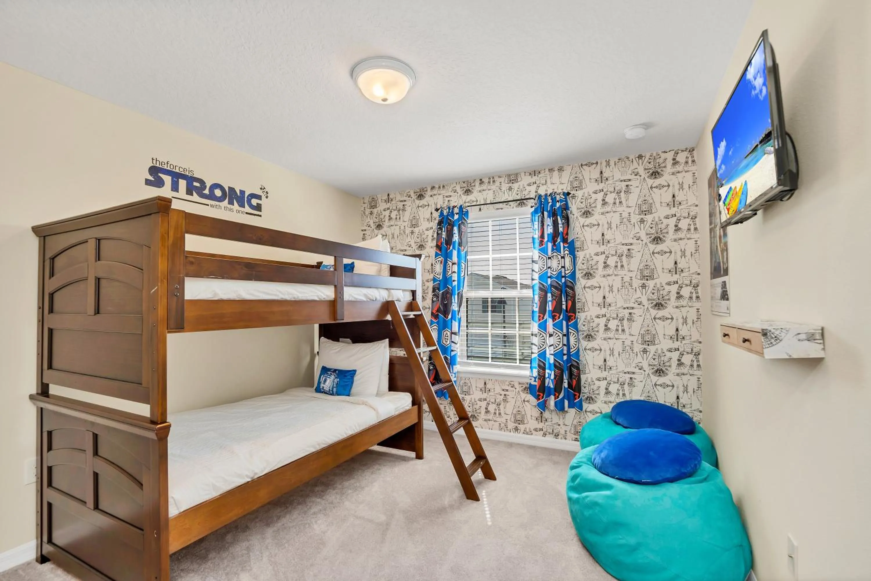 Bed in Private Villa wPool, BBQ,FREE Water Park Access