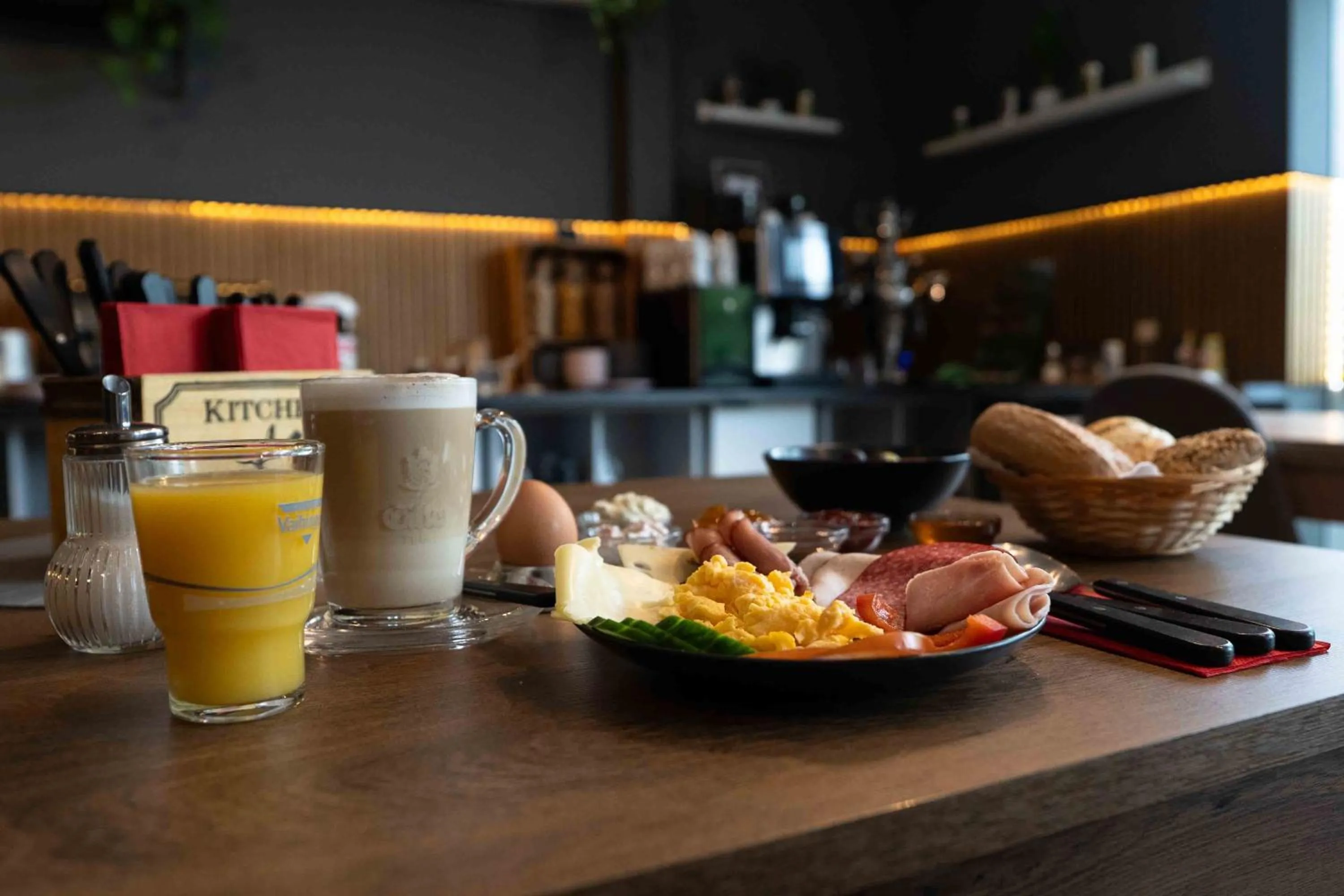 Restaurant/places to eat in Plaza Inn Braunschweig City Nord