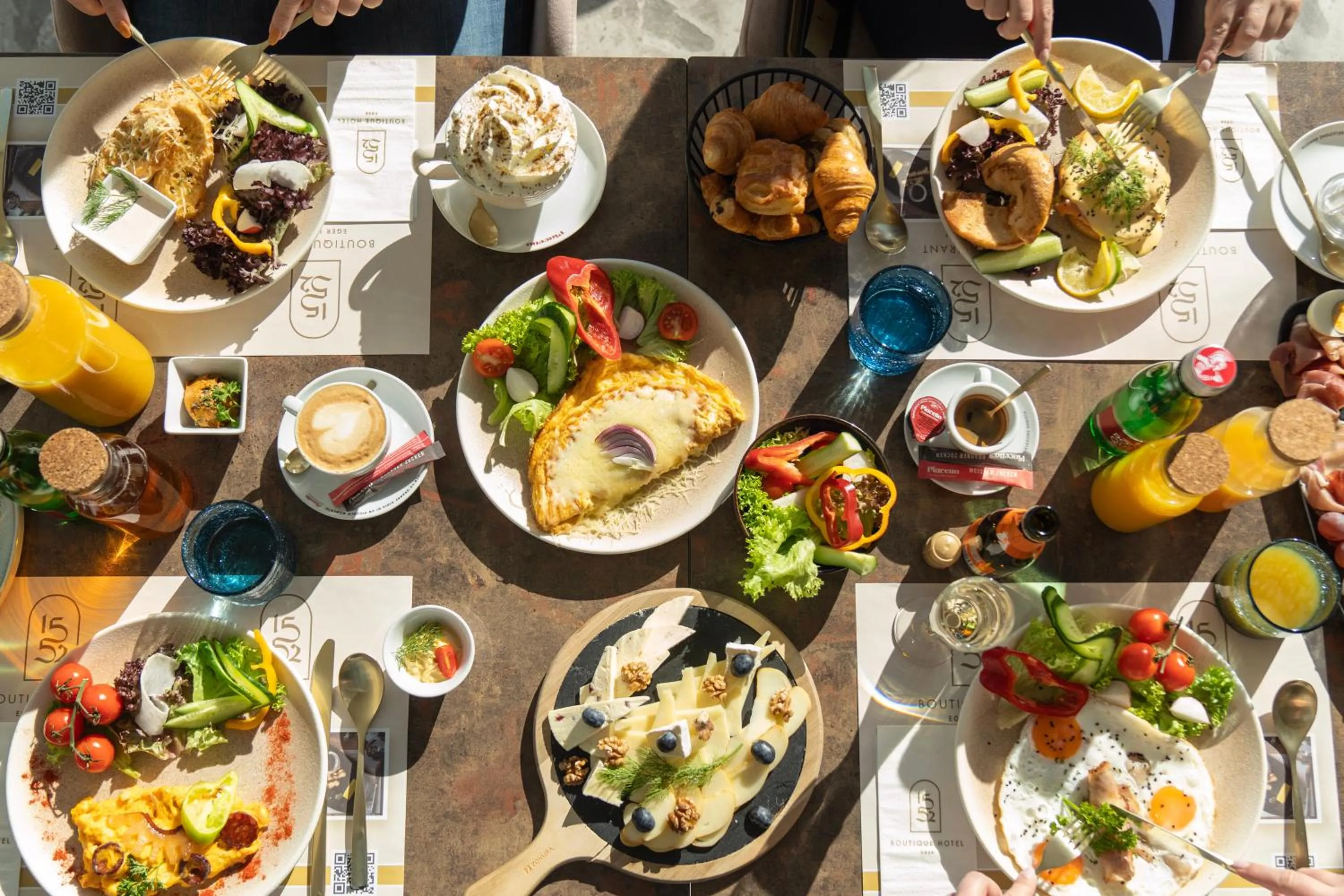 Breakfast in 1552 Boutique Hotel