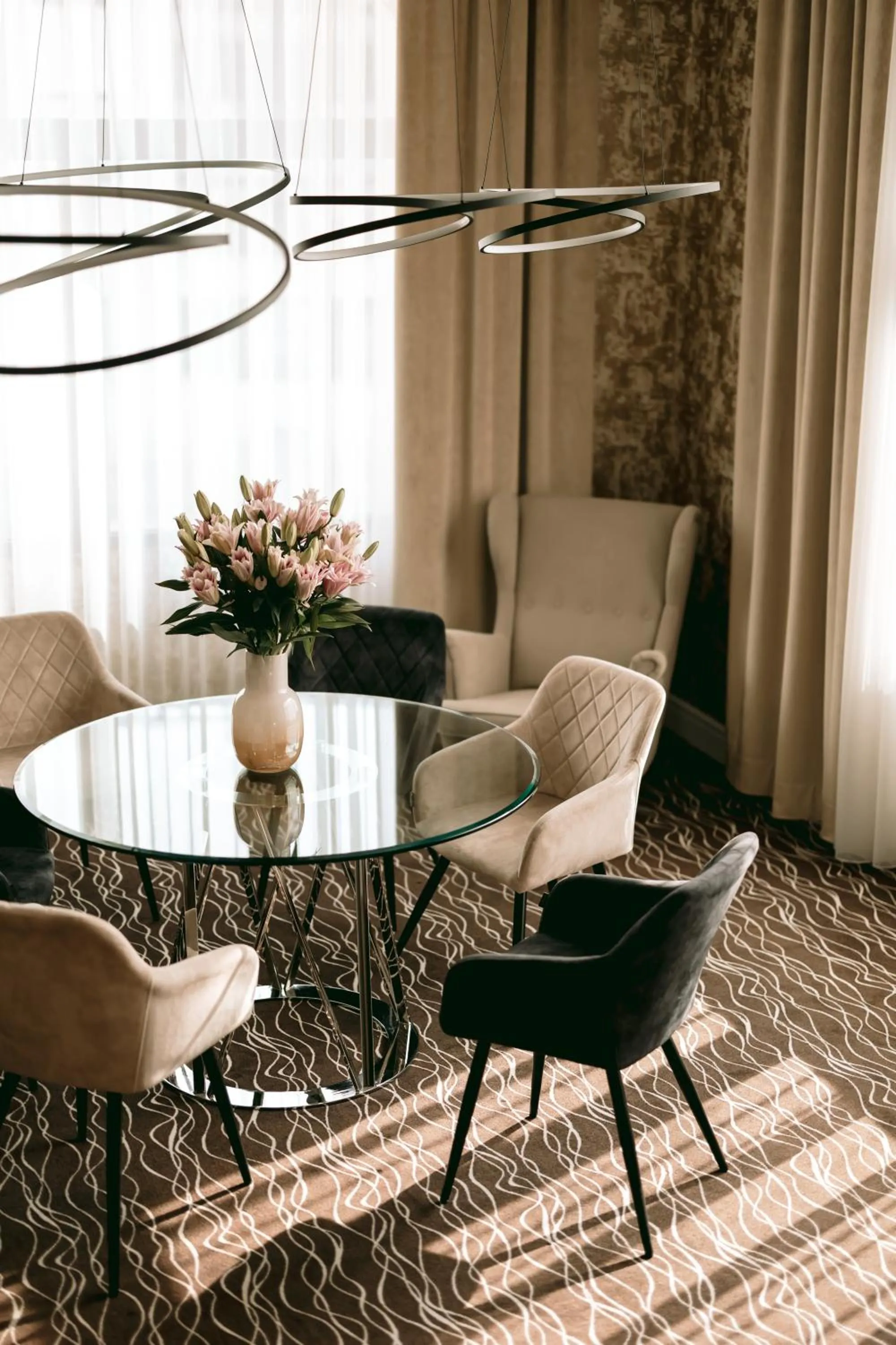 Communal lounge/ TV room in 1552 Boutique Hotel